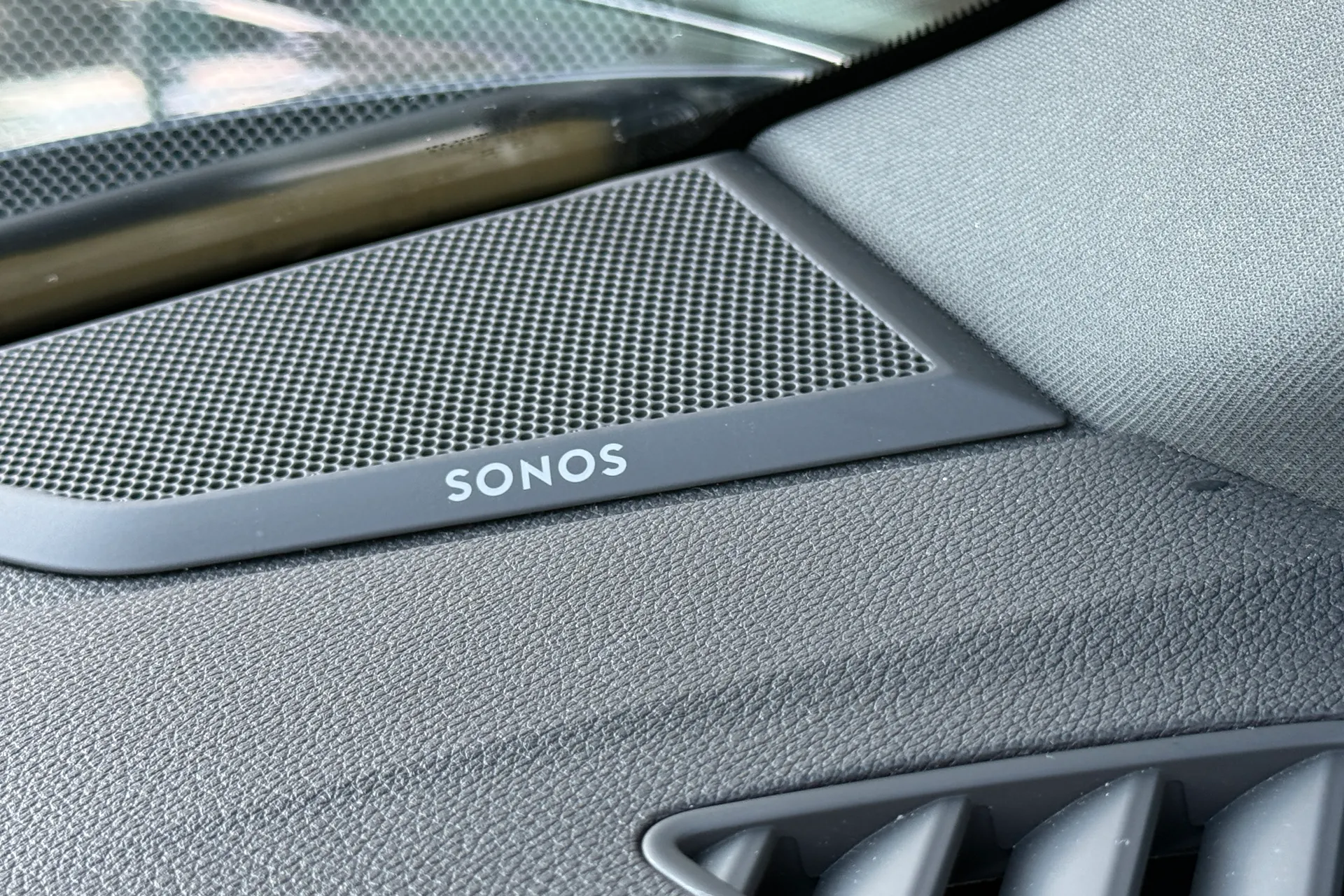 Audi Q3 thumbnail image number 31