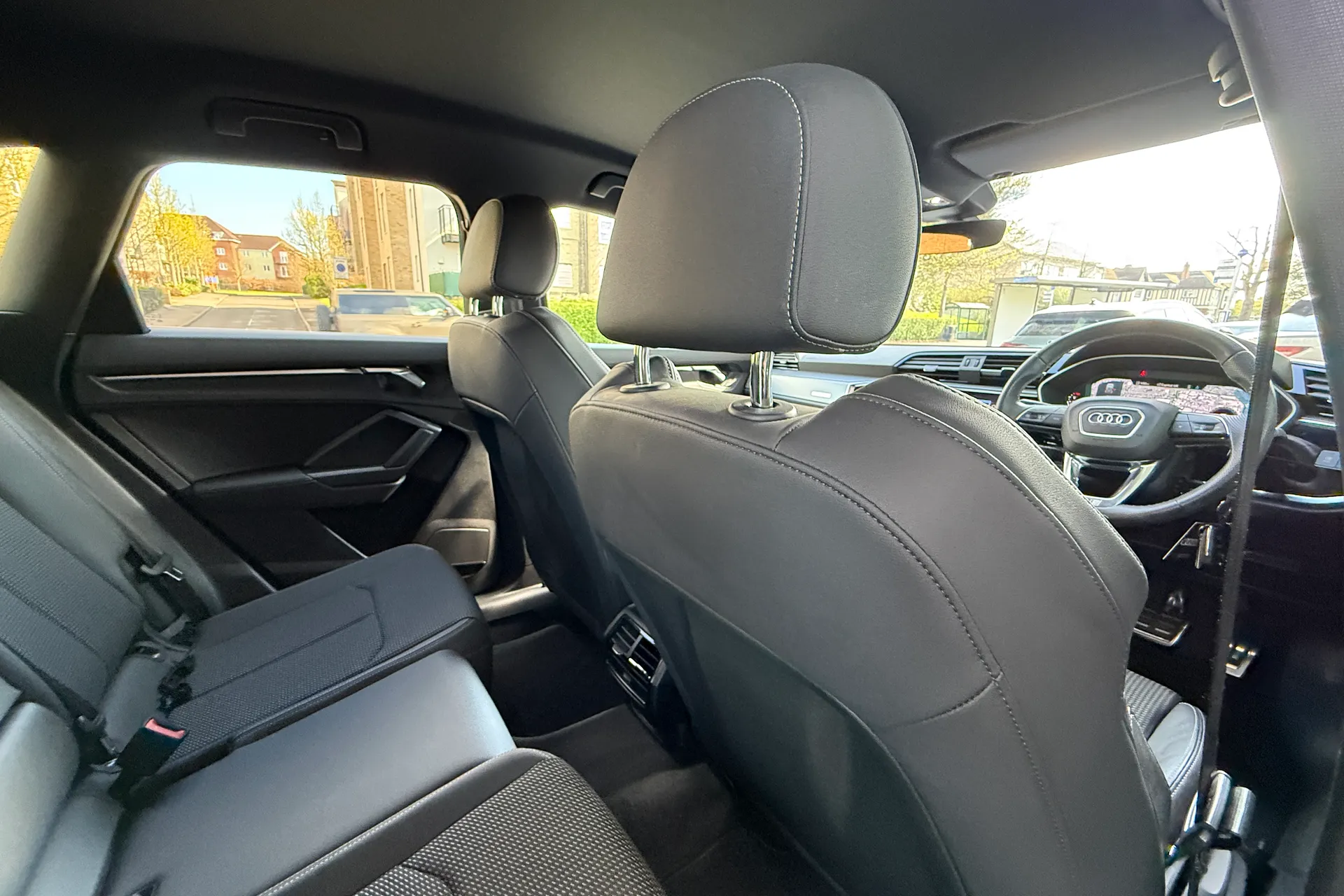 Audi Q3 thumbnail image number 37