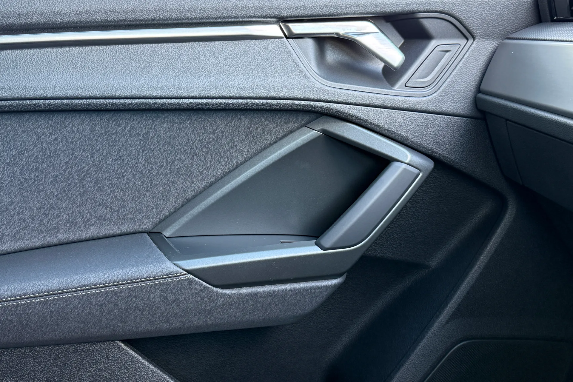 Audi Q3 thumbnail image number 25