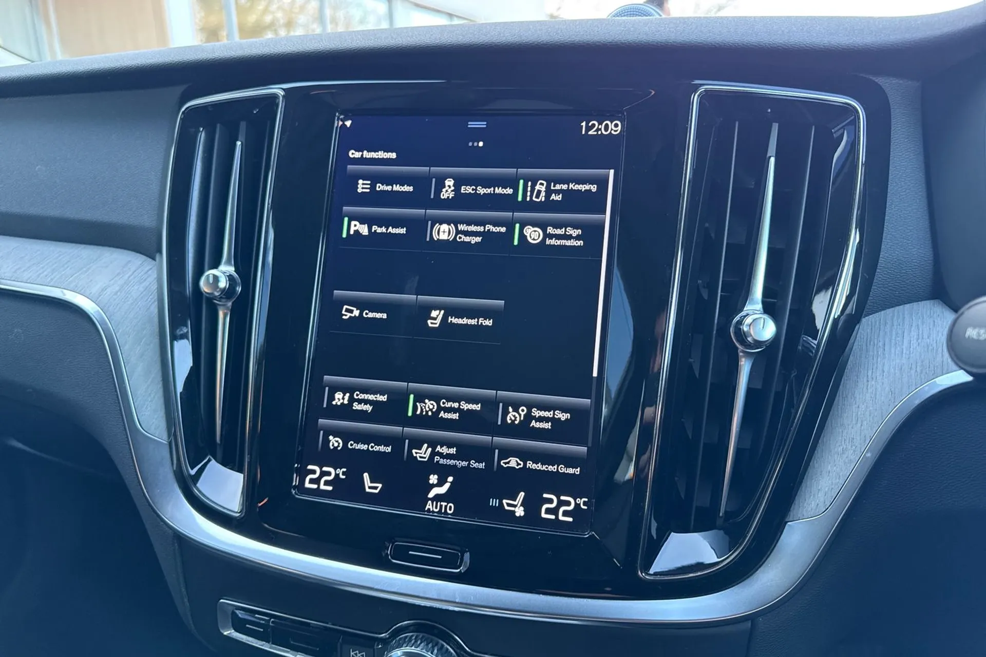 Volvo V60 thumbnail image number 40