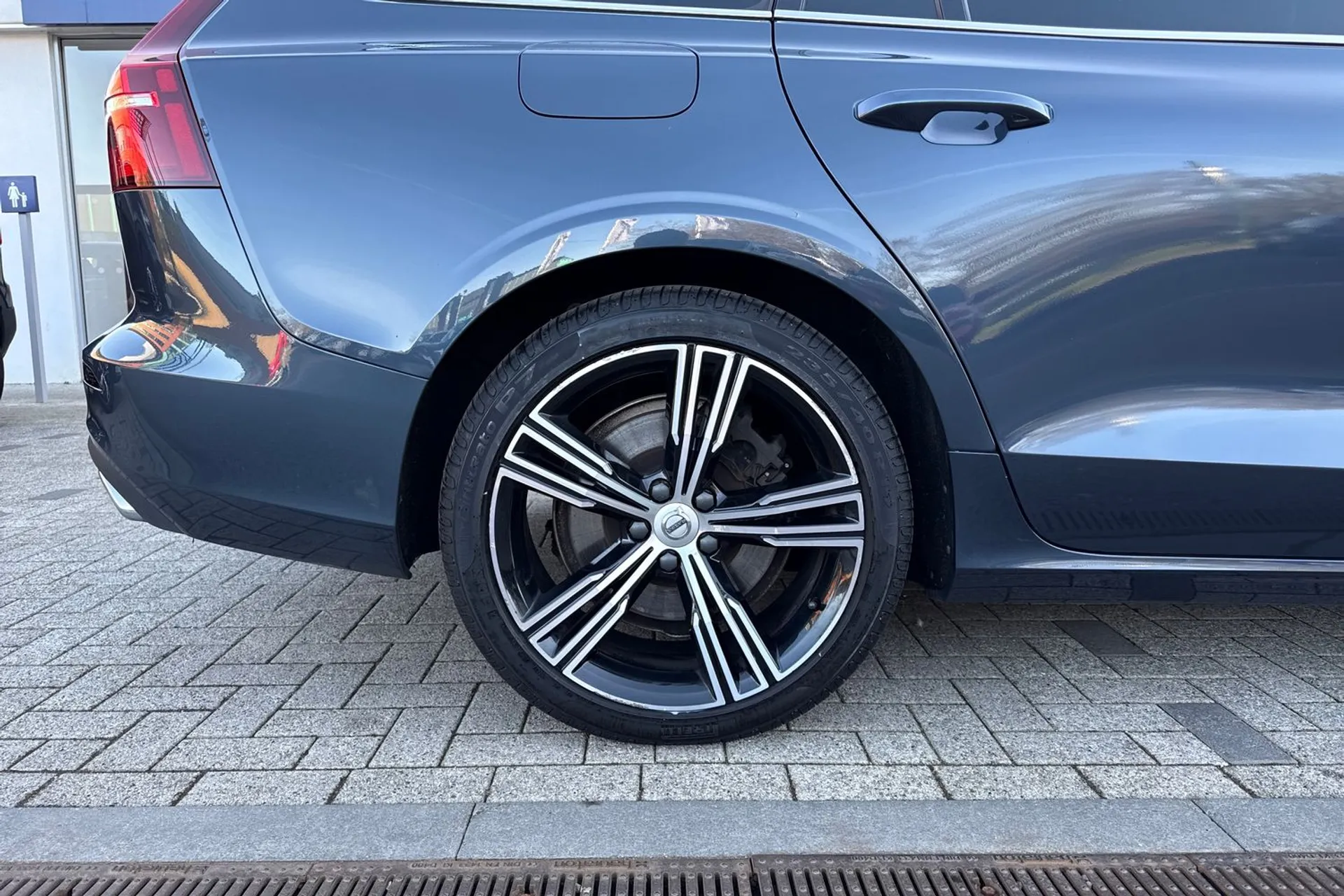 Volvo V60 thumbnail image number 14