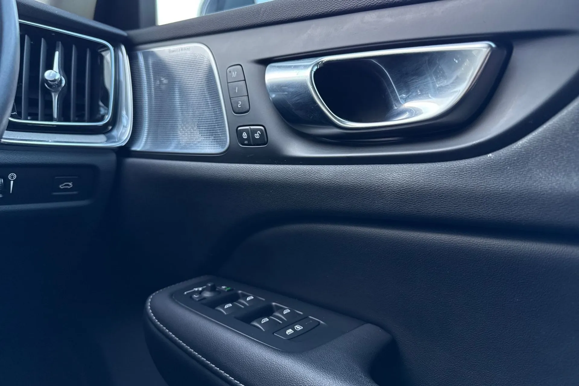 Volvo V60 thumbnail image number 41