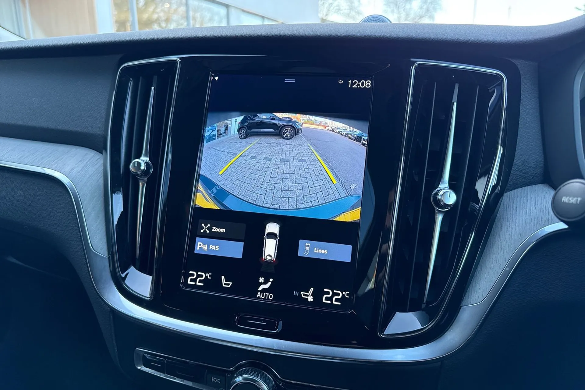 Volvo V60 thumbnail image number 4