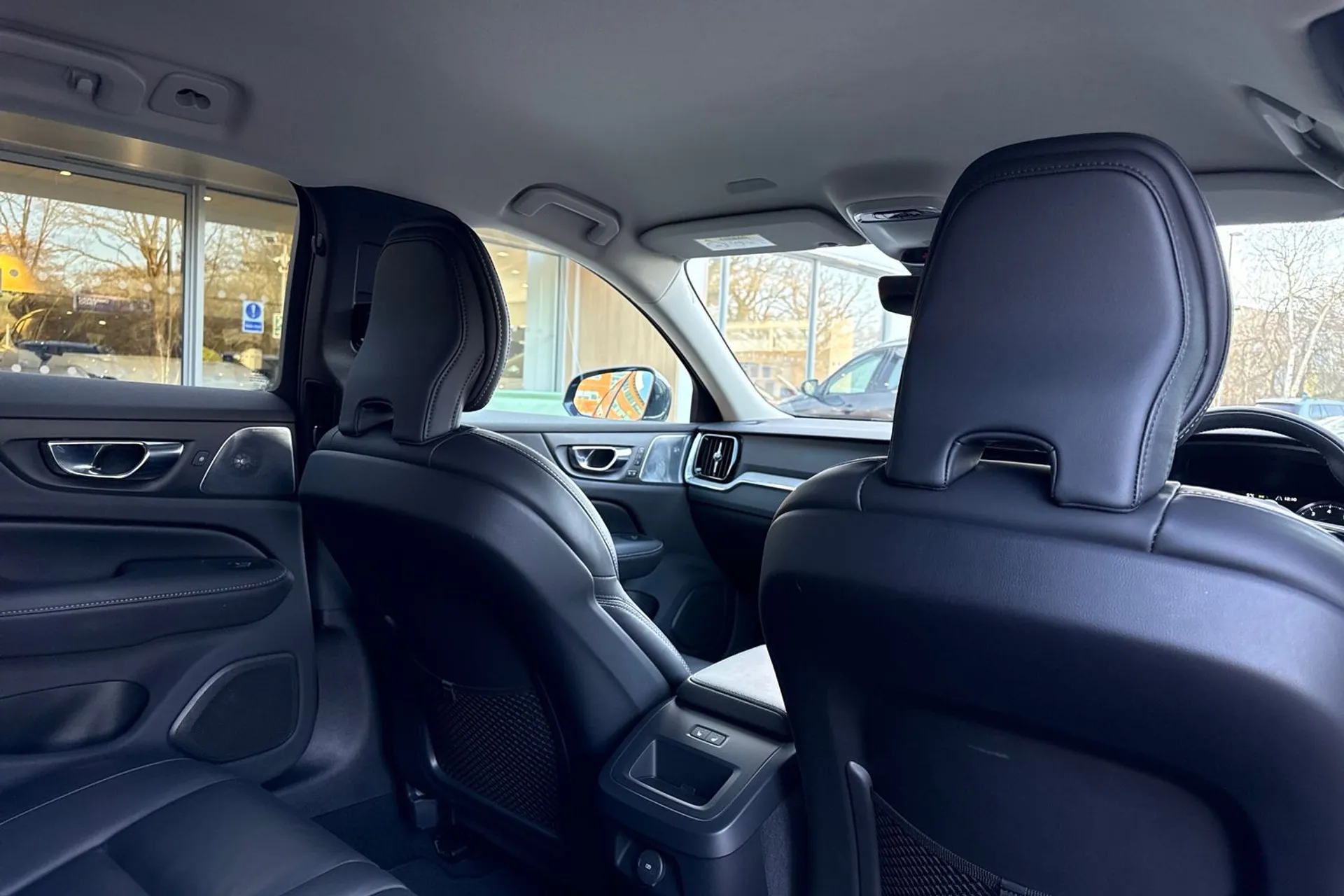 Volvo V60 thumbnail image number 24