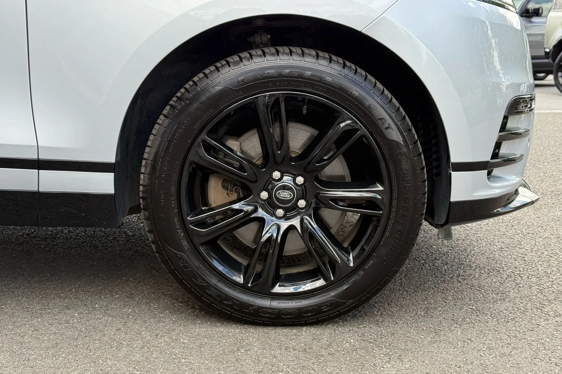 LAND ROVER RANGE ROVER VELAR thumbnail image number 23
