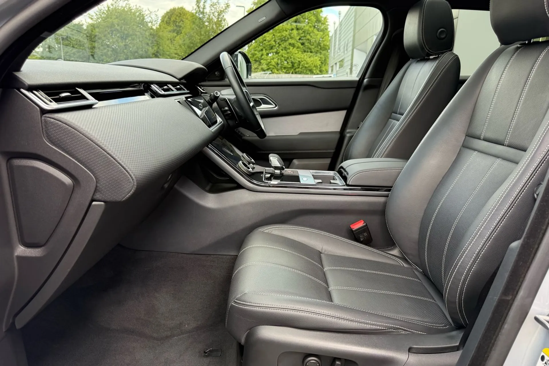 LAND ROVER RANGE ROVER VELAR thumbnail image number 10