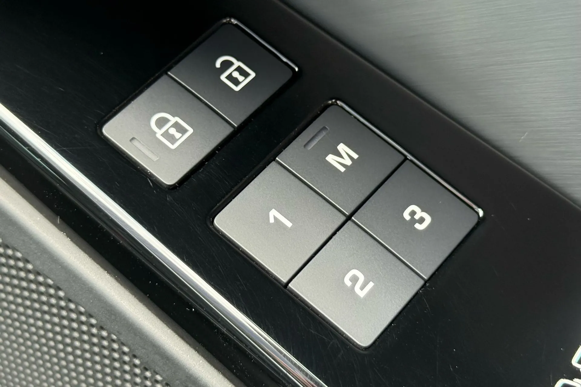 LAND ROVER RANGE ROVER VELAR thumbnail image number 55