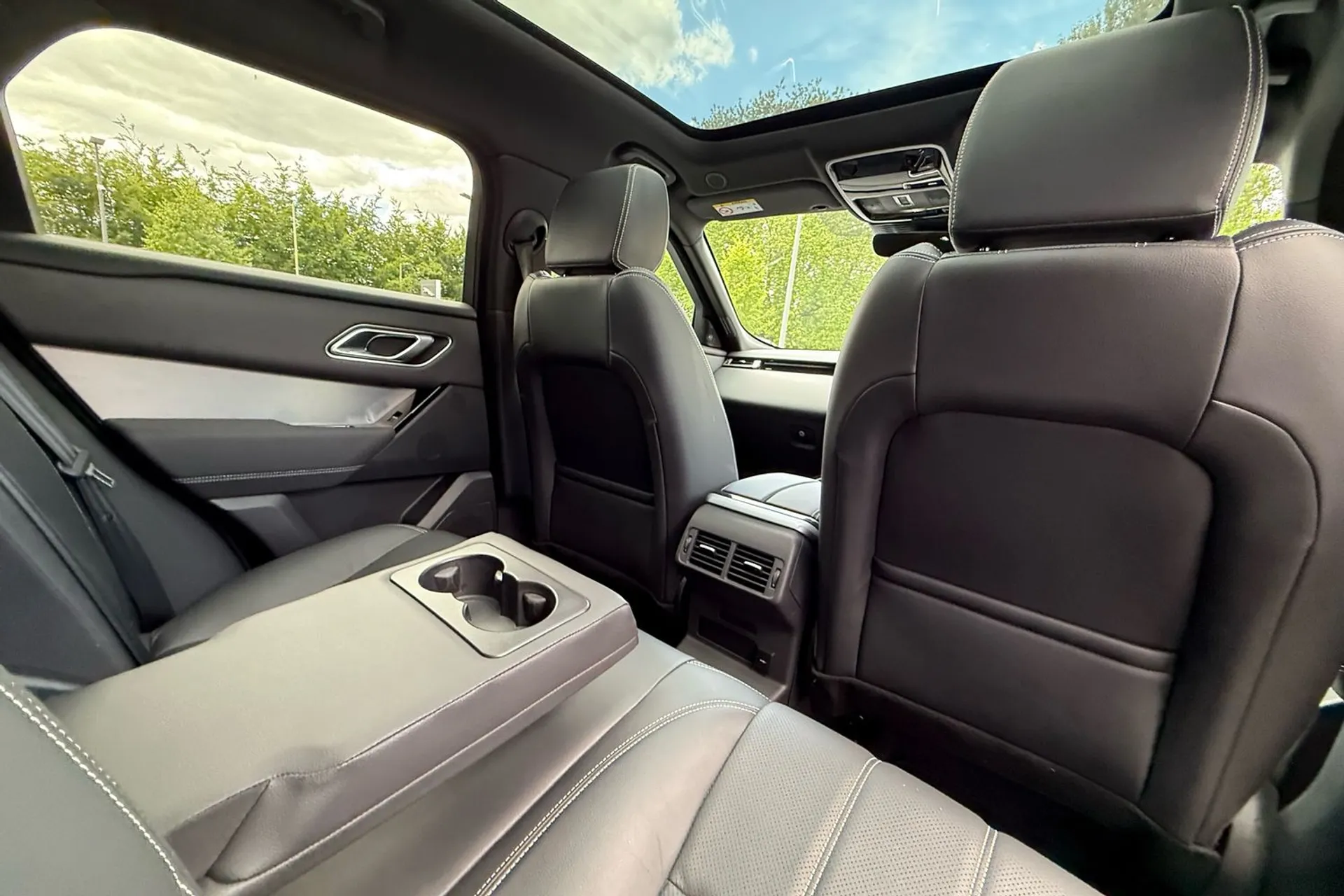 LAND ROVER RANGE ROVER VELAR thumbnail image number 45
