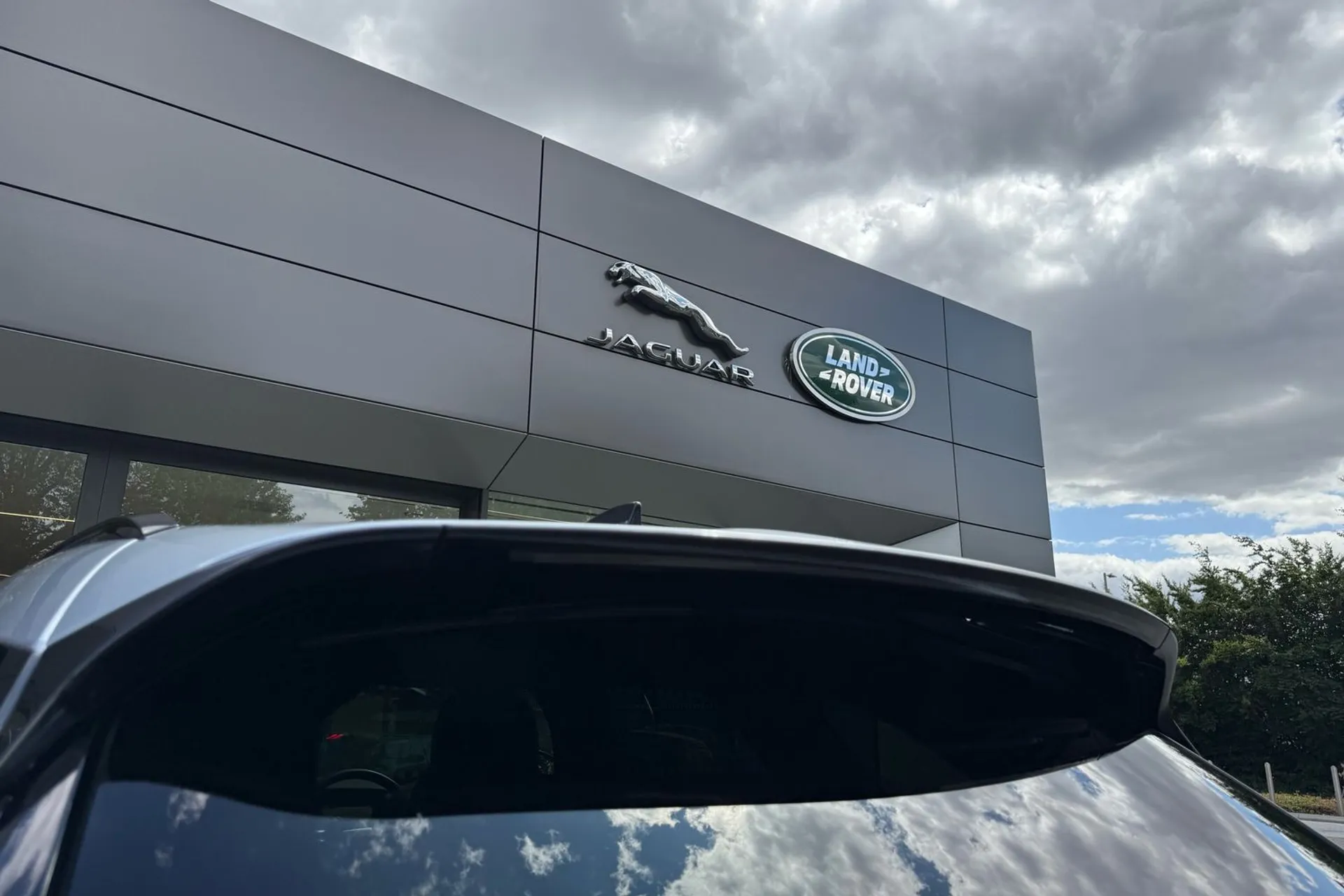 LAND ROVER RANGE ROVER VELAR thumbnail image number 32