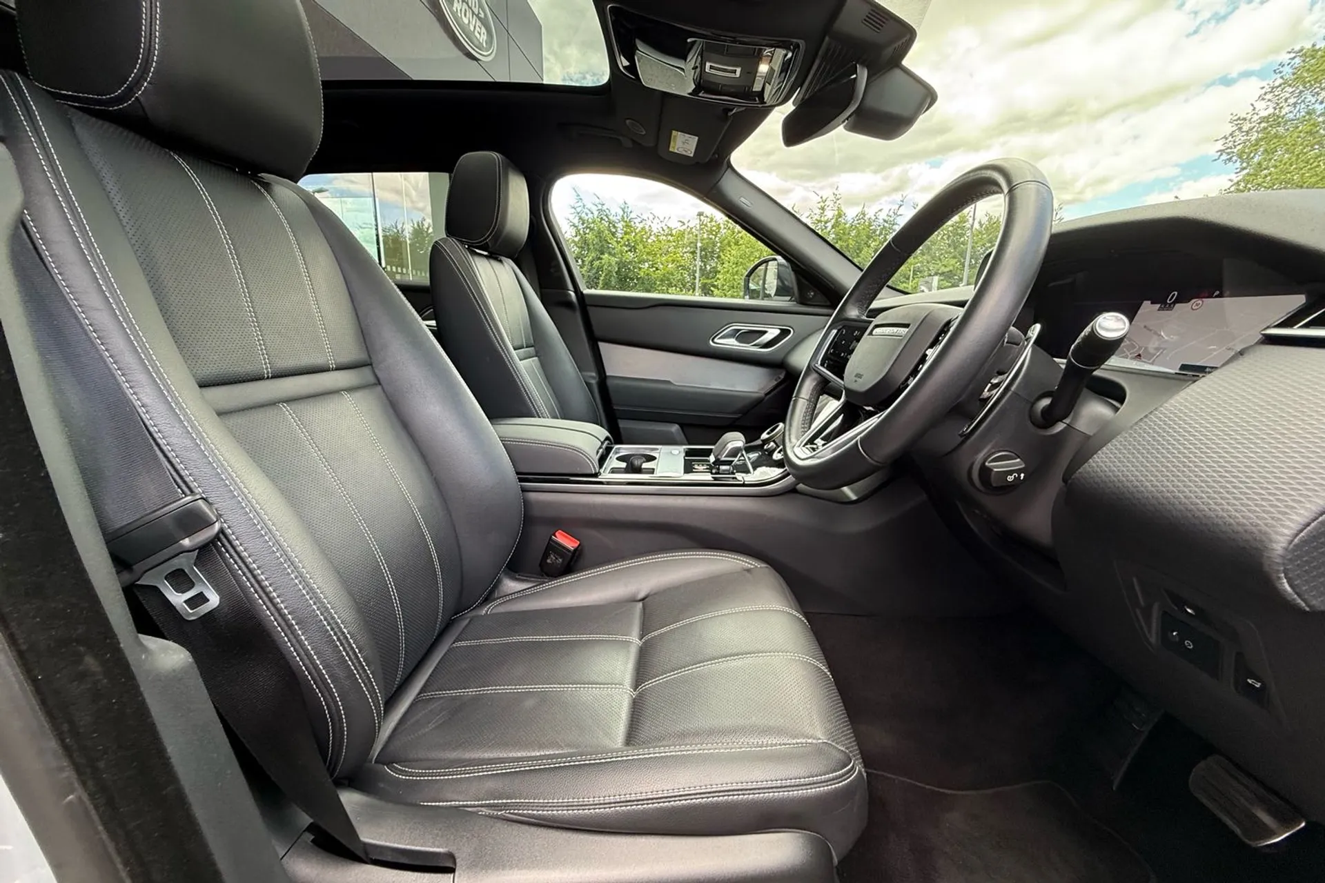 LAND ROVER RANGE ROVER VELAR thumbnail image number 9