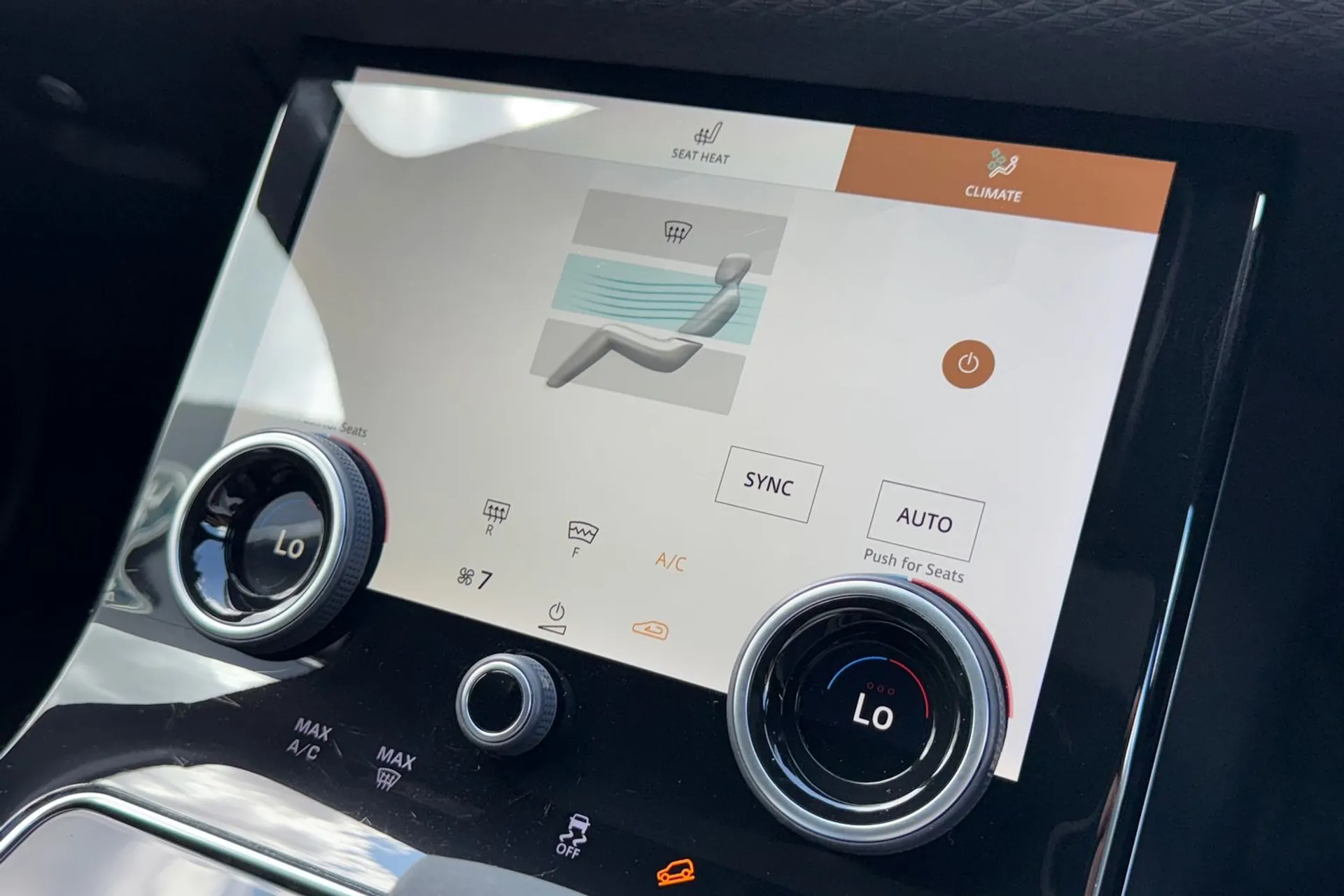 LAND ROVER RANGE ROVER VELAR thumbnail image number 16