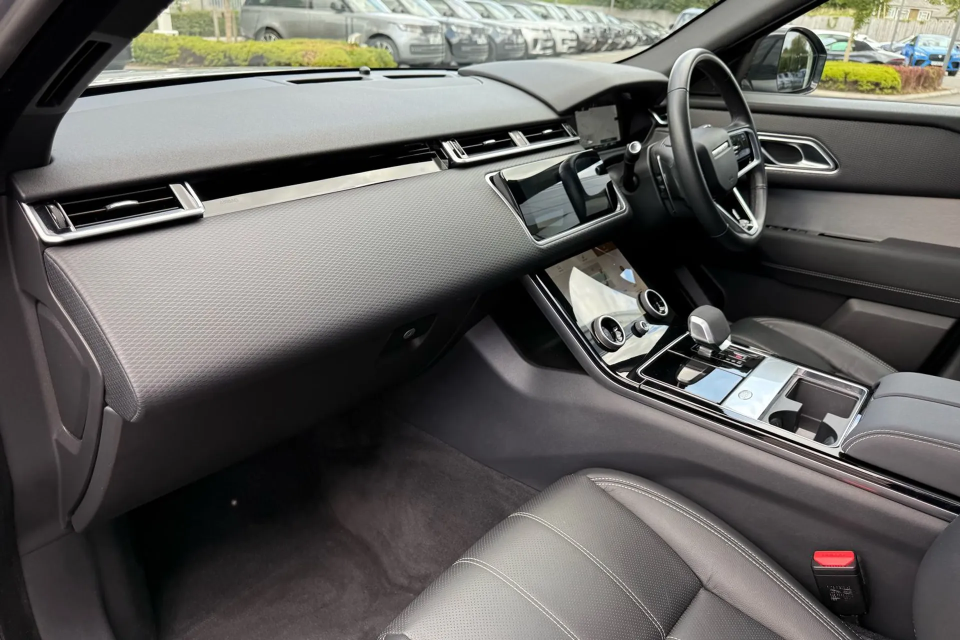 LAND ROVER RANGE ROVER VELAR thumbnail image number 51