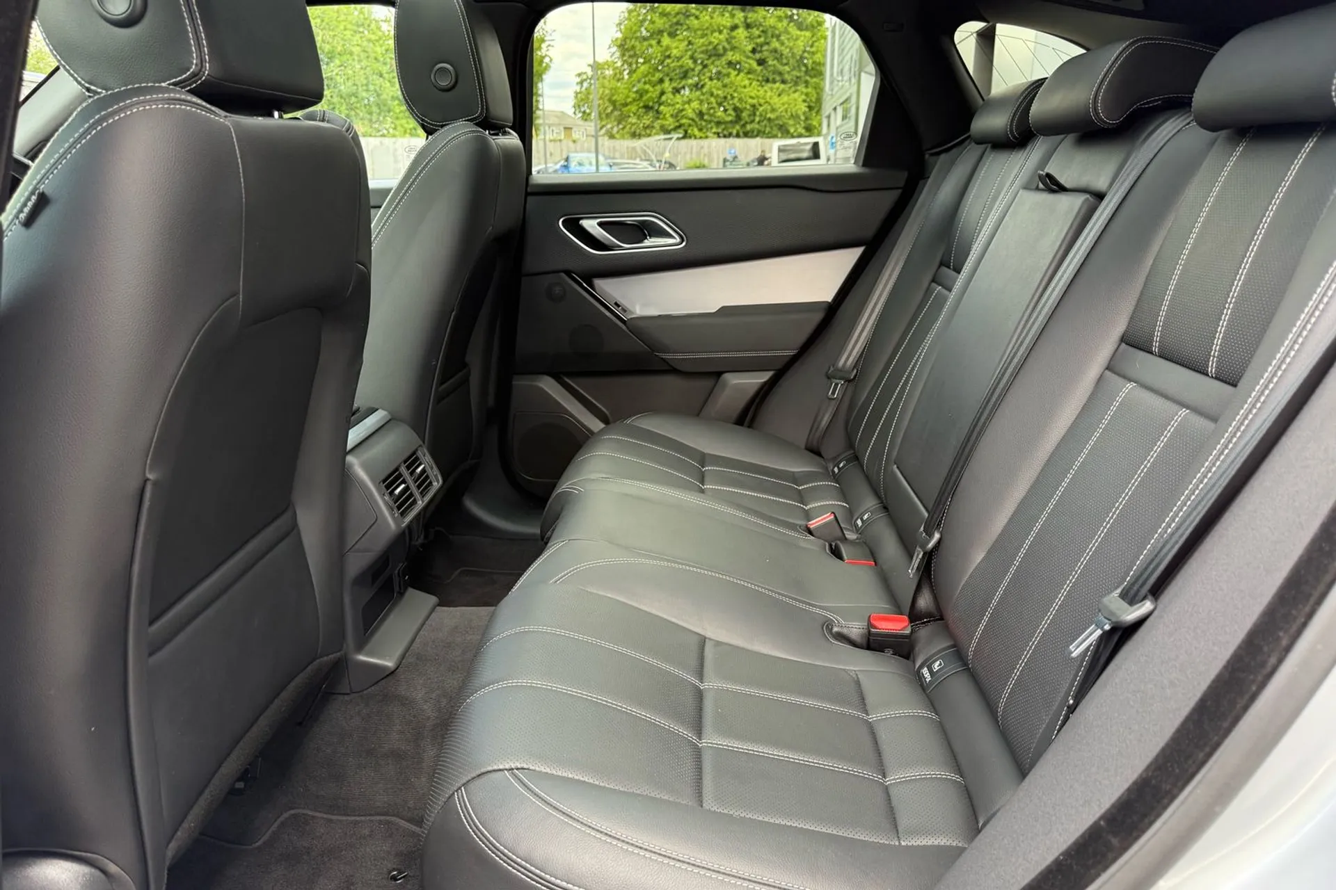 LAND ROVER RANGE ROVER VELAR thumbnail image number 52