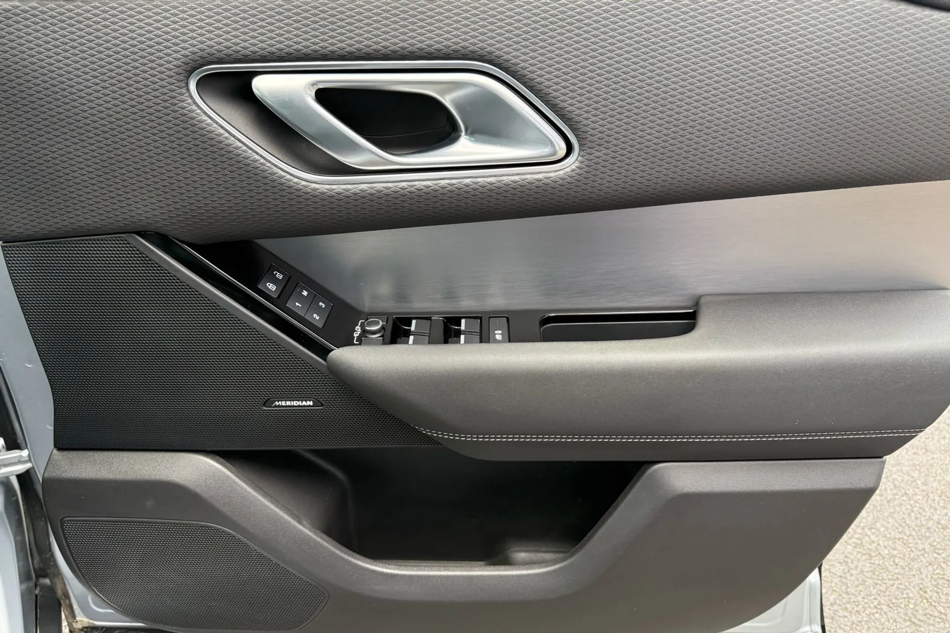 LAND ROVER RANGE ROVER VELAR thumbnail image number 54