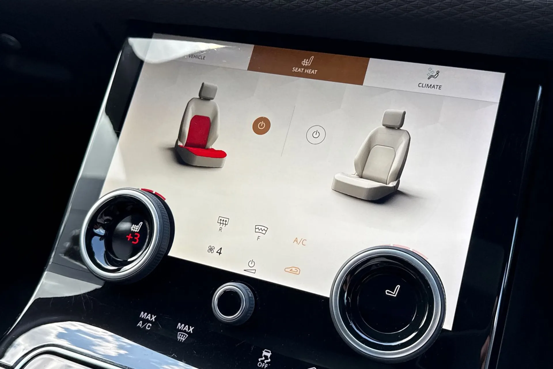 LAND ROVER RANGE ROVER VELAR thumbnail image number 17