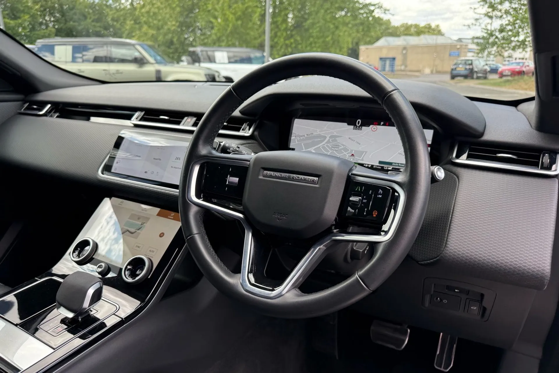 LAND ROVER RANGE ROVER VELAR thumbnail image number 31