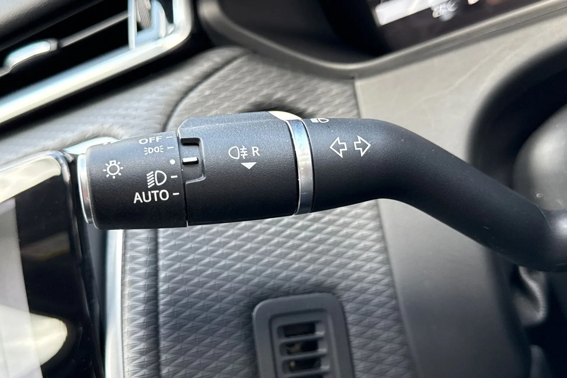 LAND ROVER RANGE ROVER VELAR thumbnail image number 57