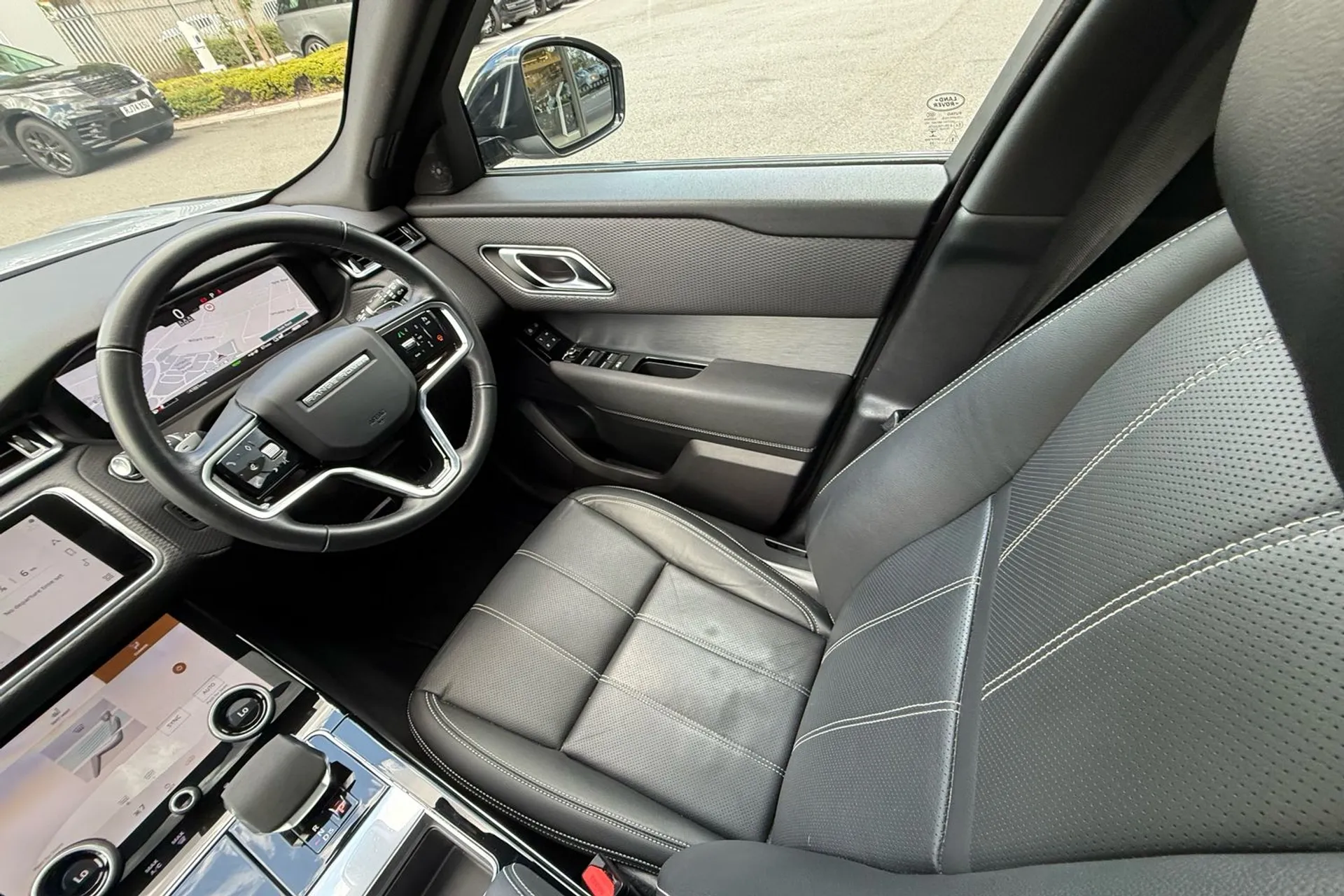 LAND ROVER RANGE ROVER VELAR thumbnail image number 14