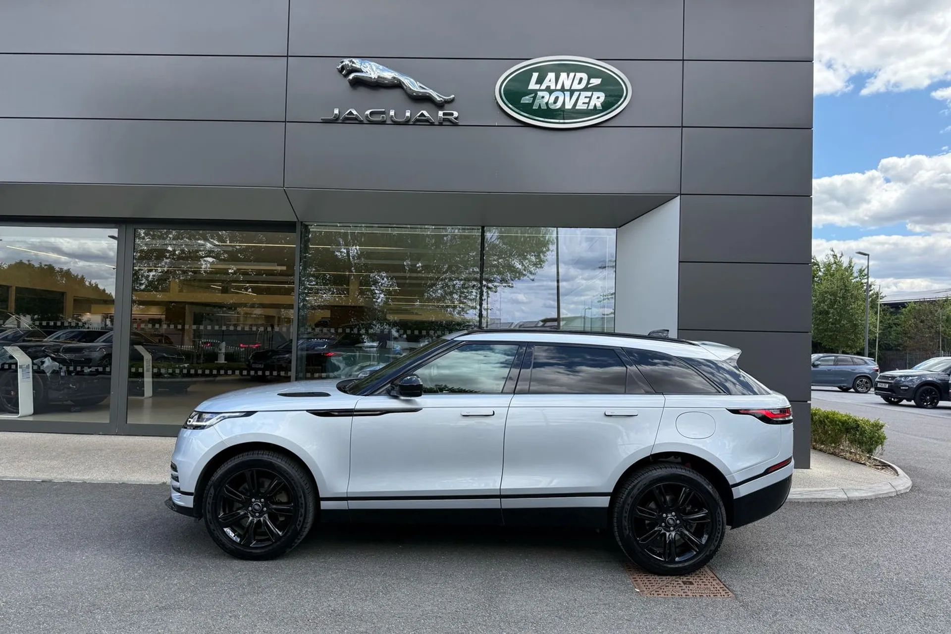 LAND ROVER RANGE ROVER VELAR thumbnail image number 26