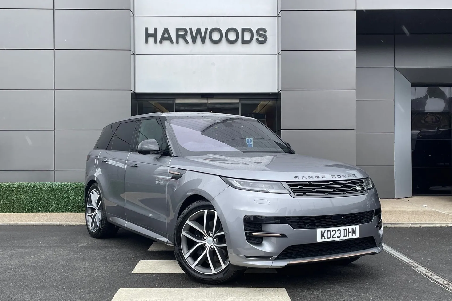 LAND ROVER RANGE ROVER SPORT focused image