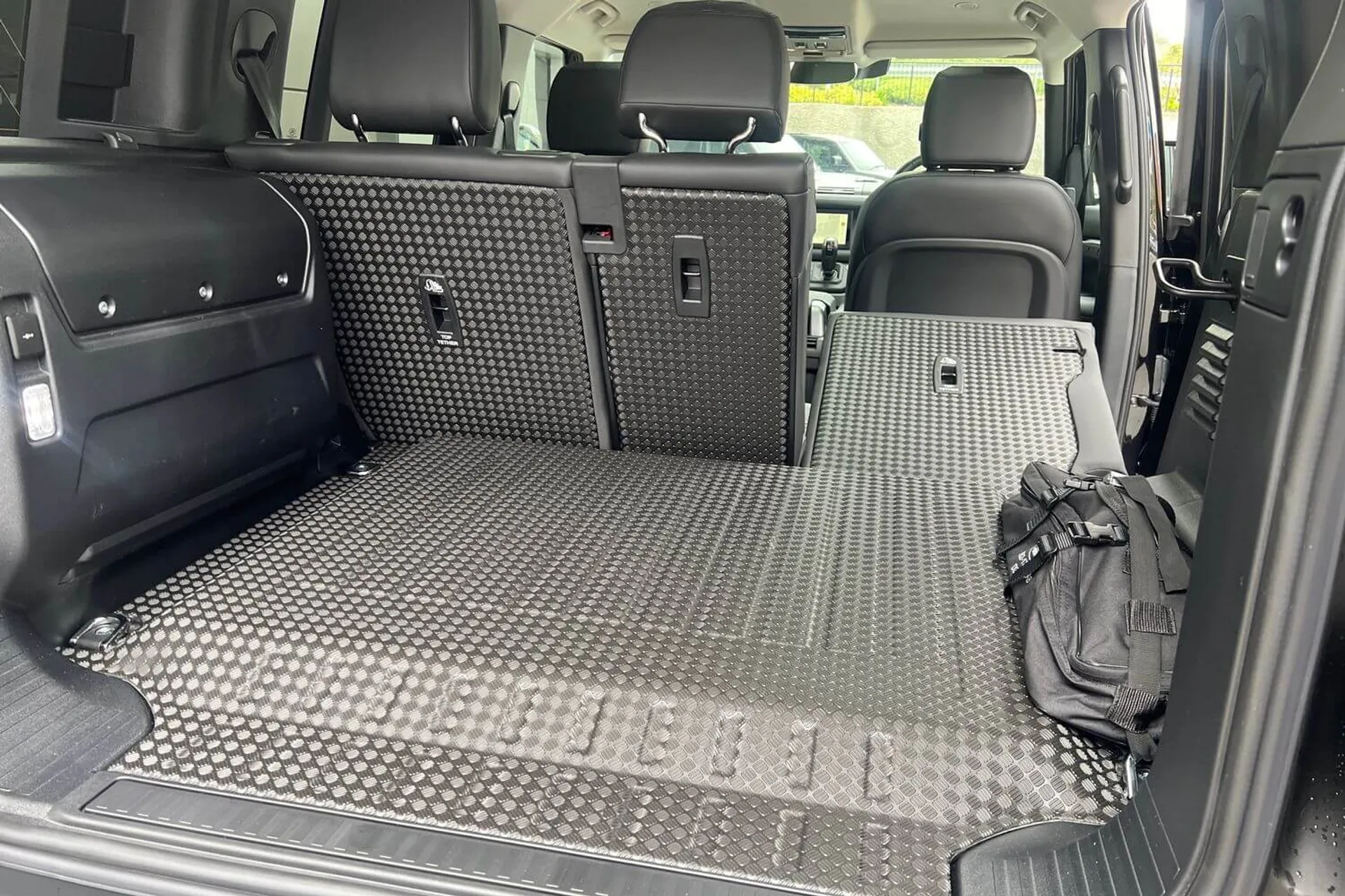 LAND ROVER Defender 110 thumbnail image number 32
