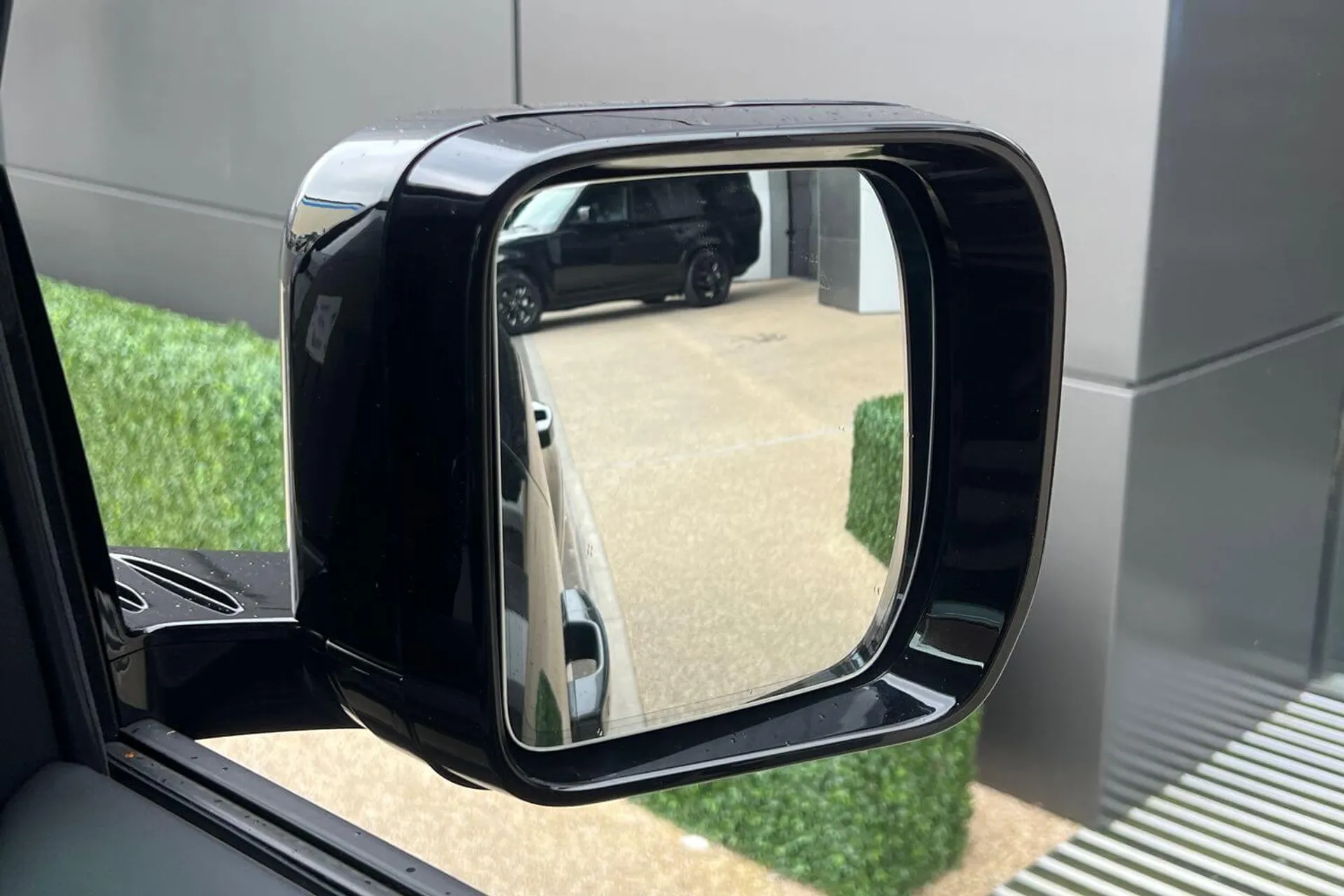 LAND ROVER Defender 110 thumbnail image number 18