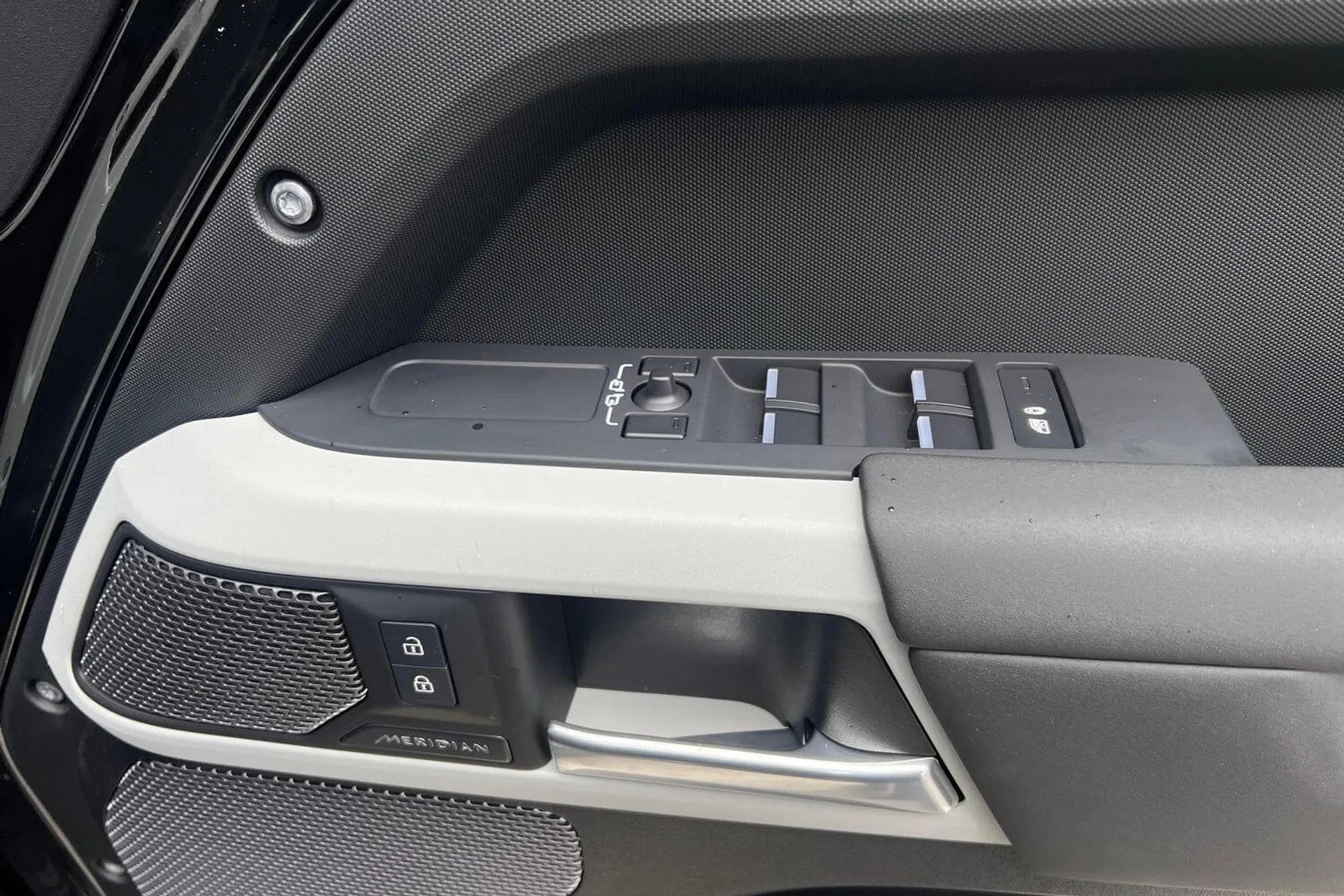 LAND ROVER Defender 110 thumbnail image number 51