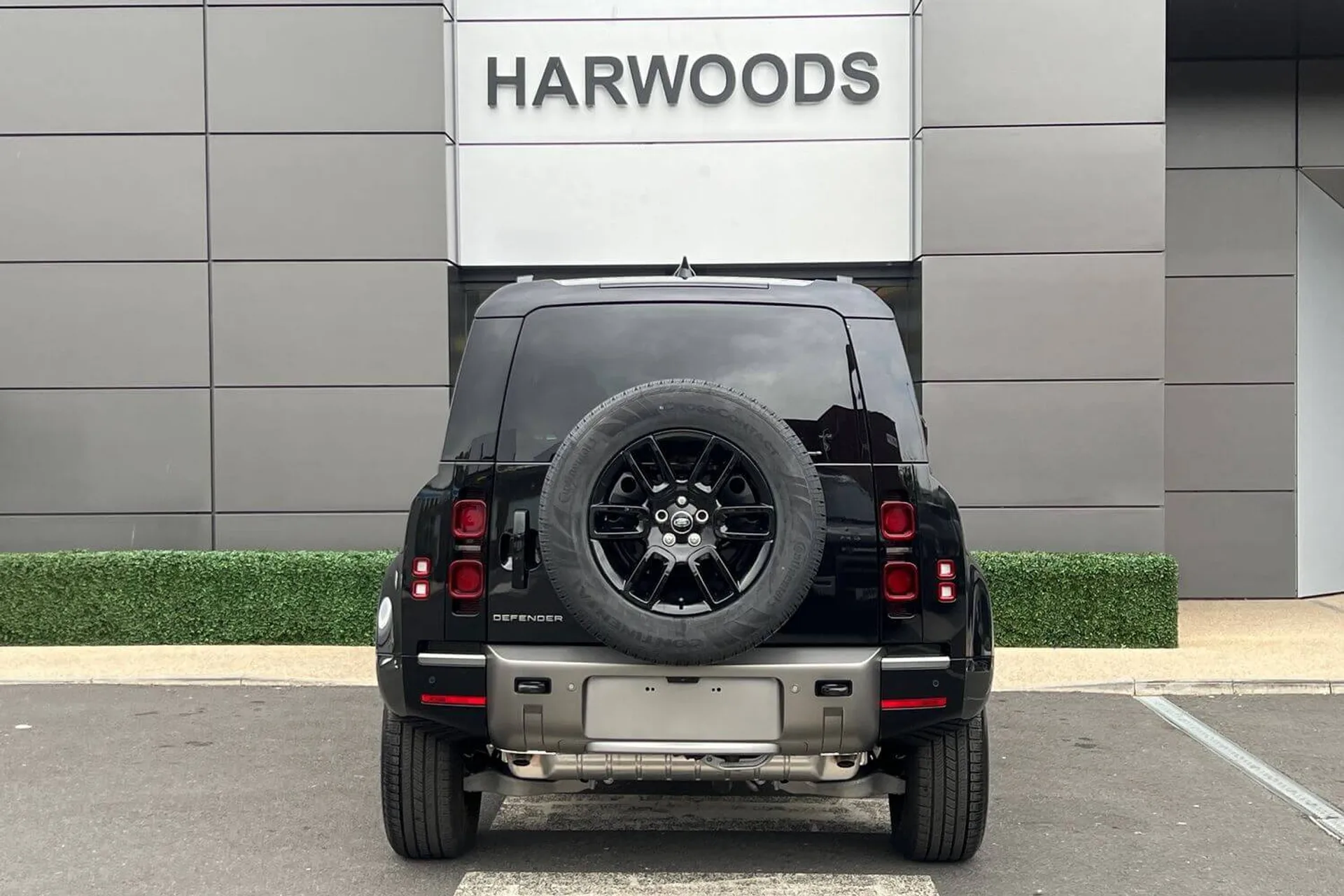 LAND ROVER Defender 110 thumbnail image number 12