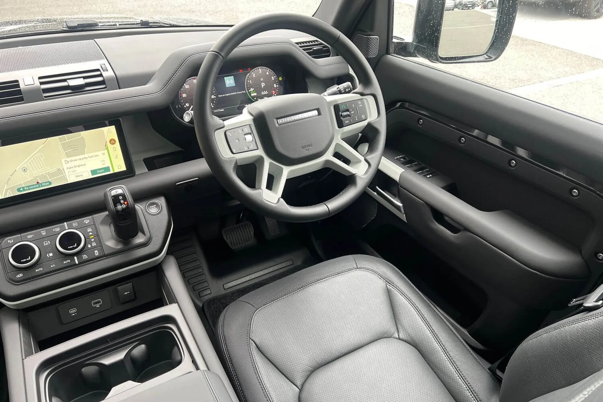 LAND ROVER Defender 110 thumbnail image number 42