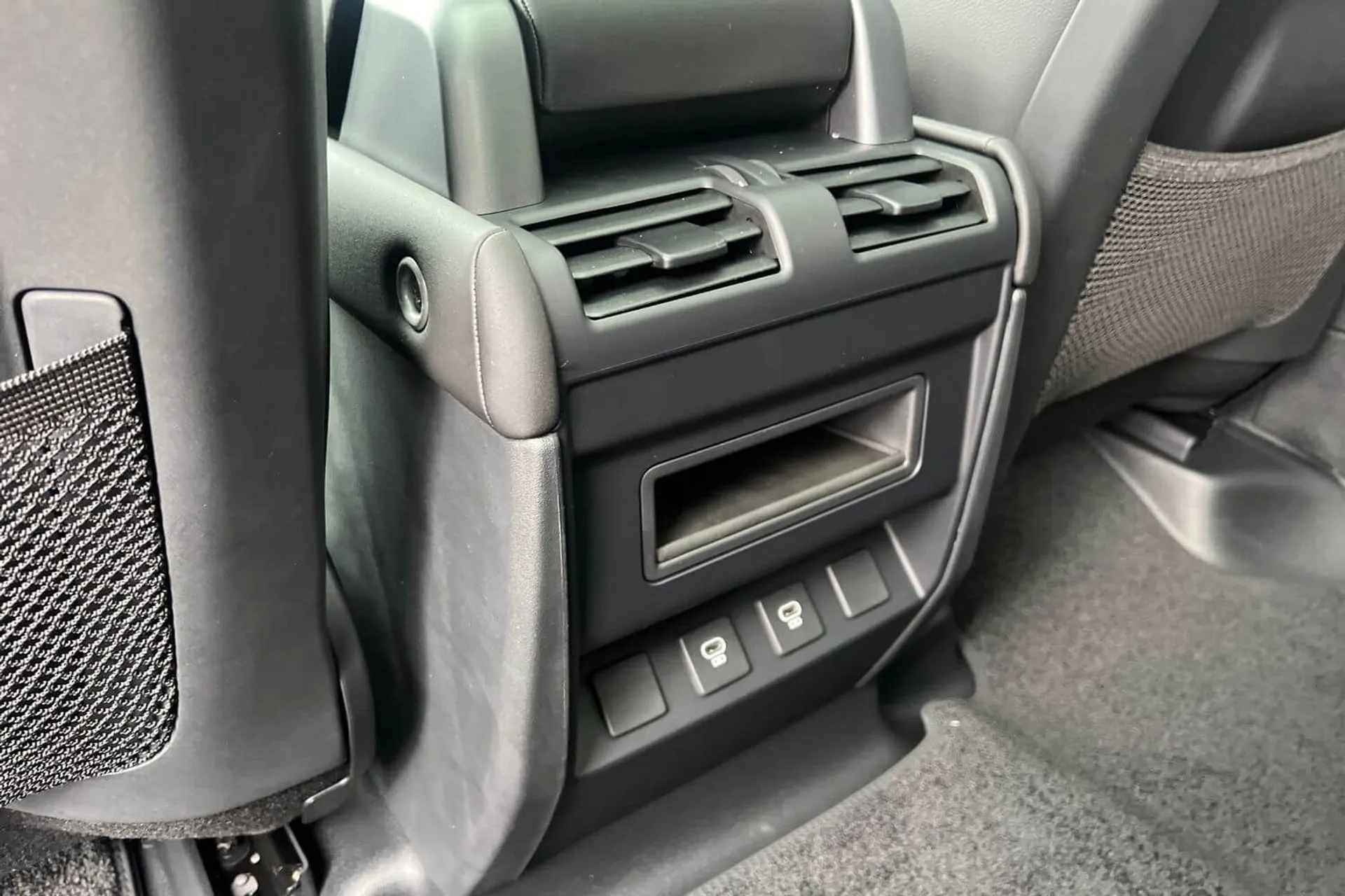 LAND ROVER Defender 110 thumbnail image number 58