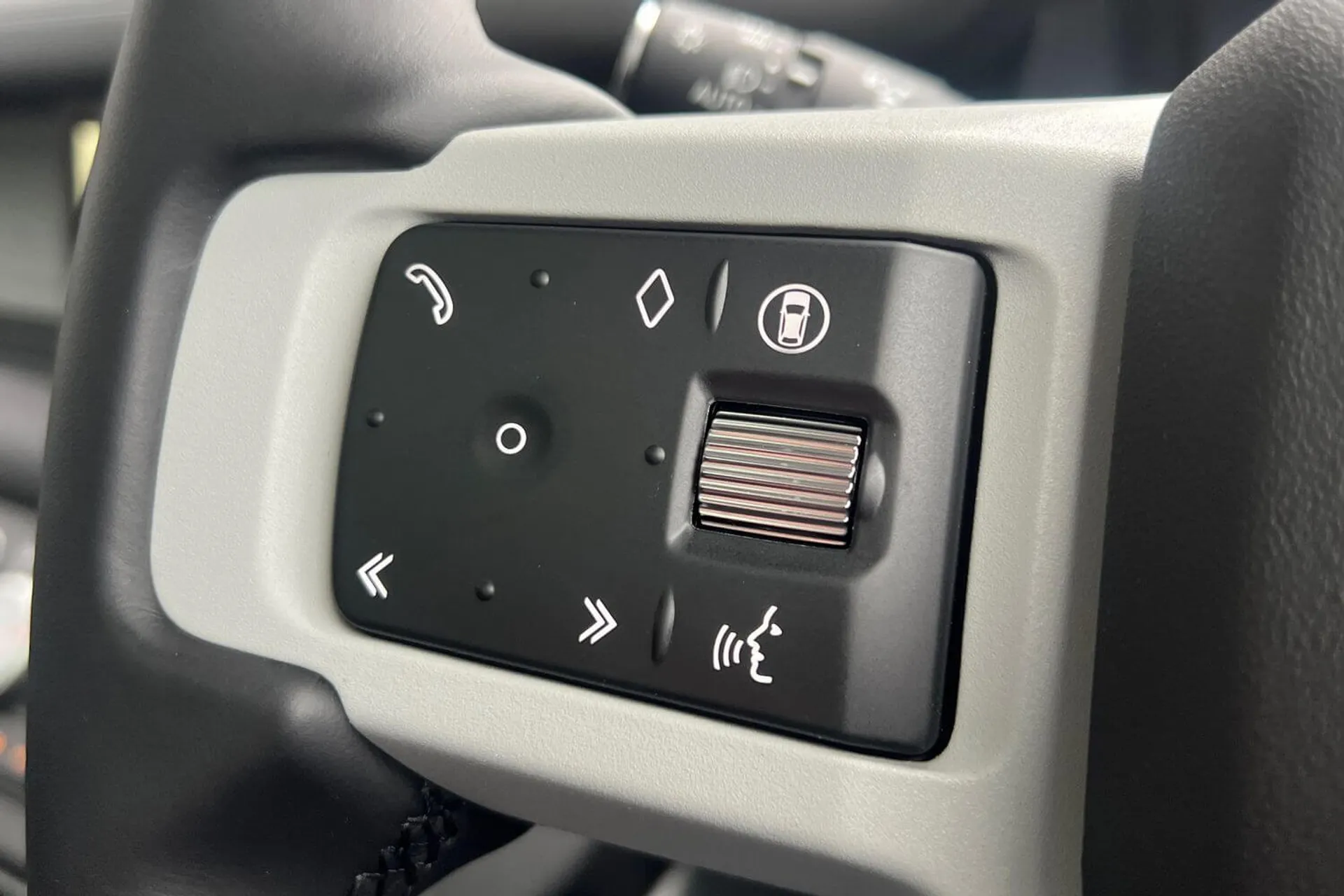 LAND ROVER Defender 110 thumbnail image number 46