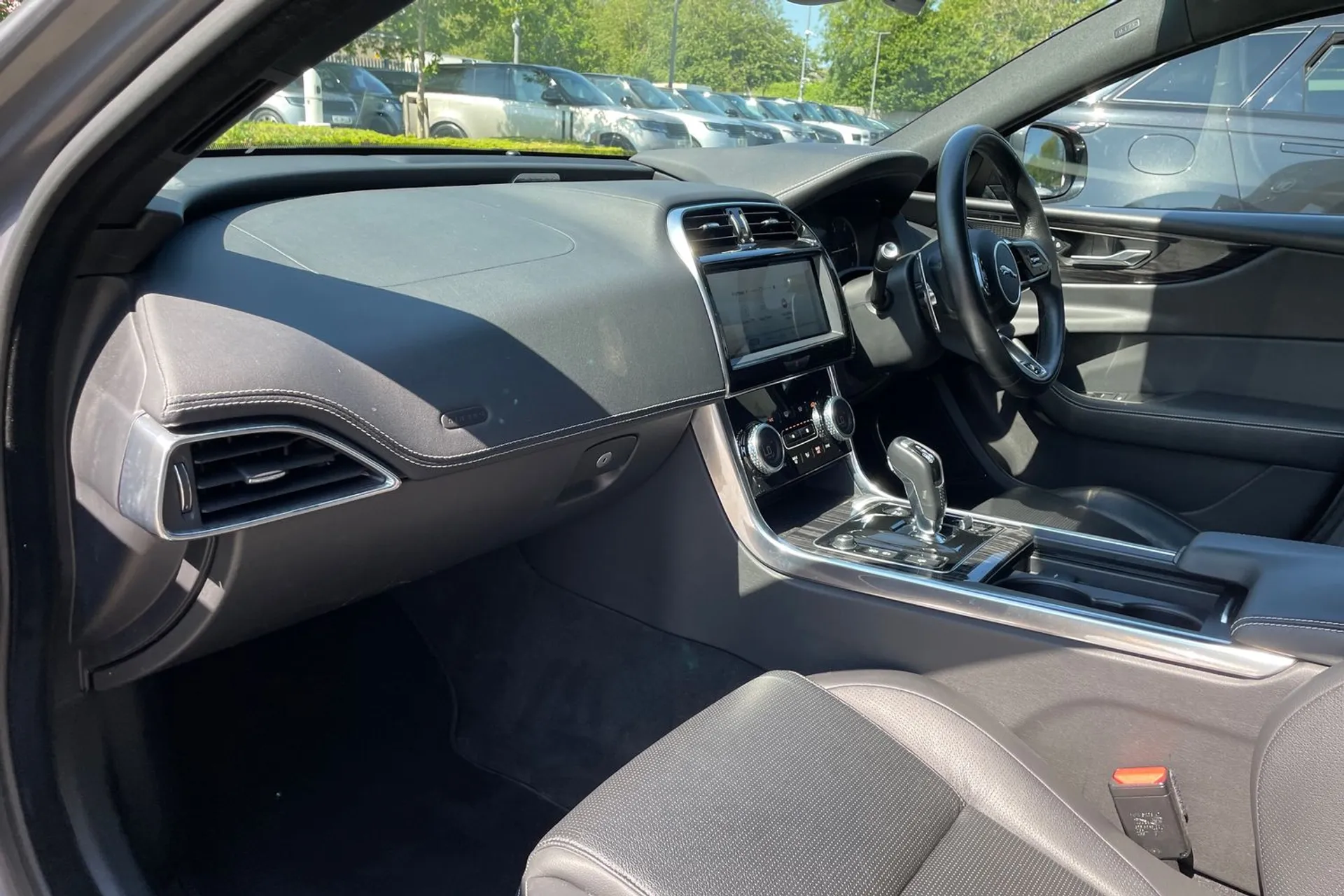 Jaguar XE thumbnail image number 46