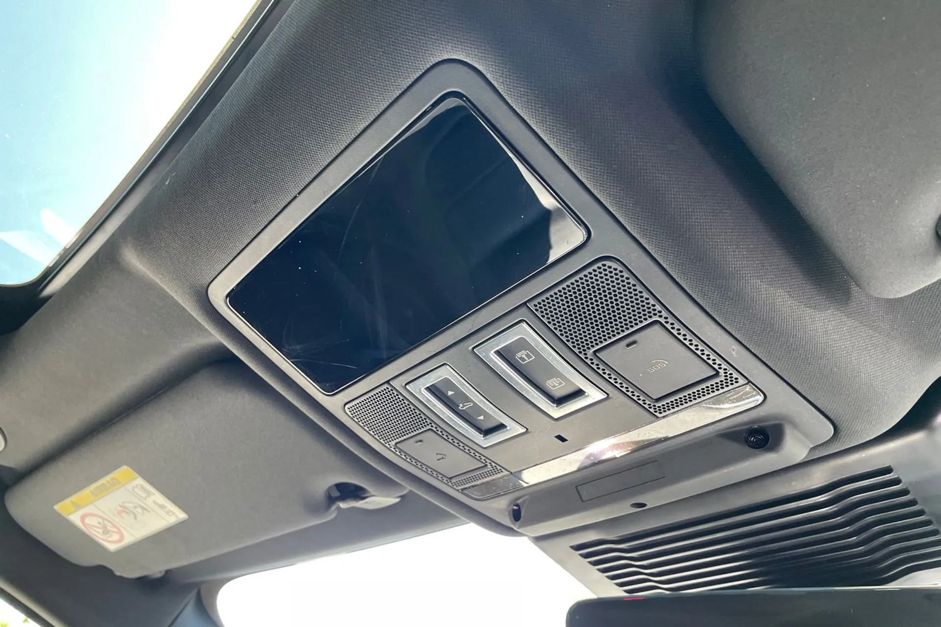 Jaguar XE thumbnail image number 49