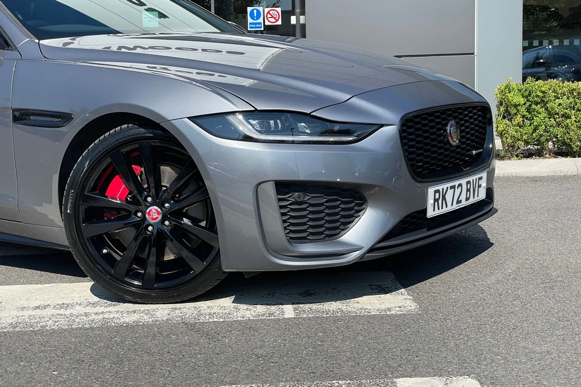 Jaguar XE thumbnail image number 29