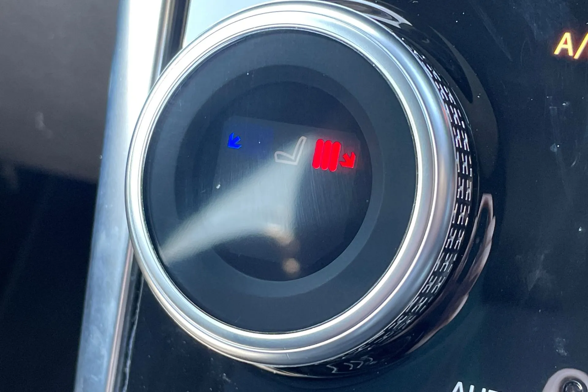 Jaguar XE thumbnail image number 18