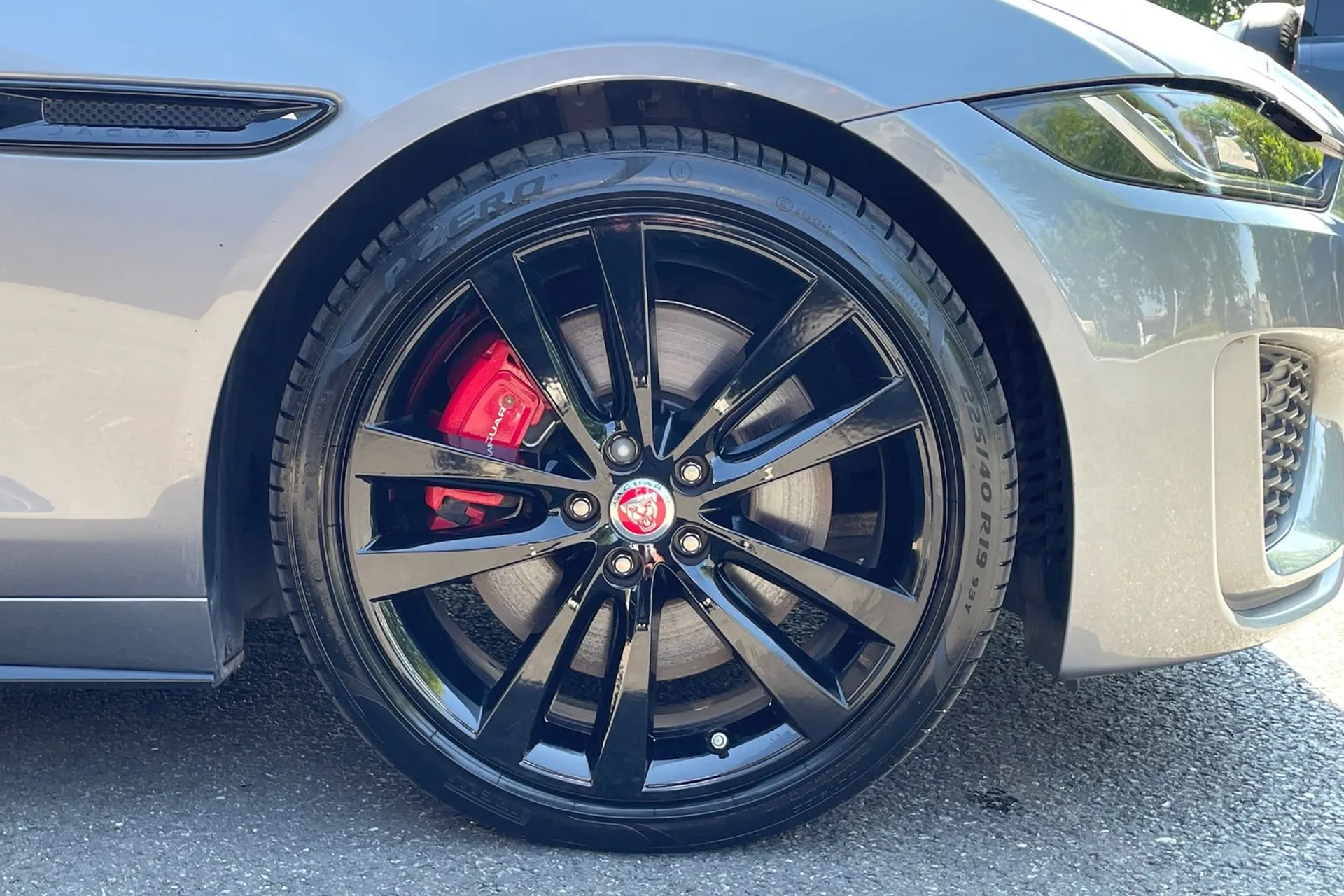 Jaguar XE thumbnail image number 22