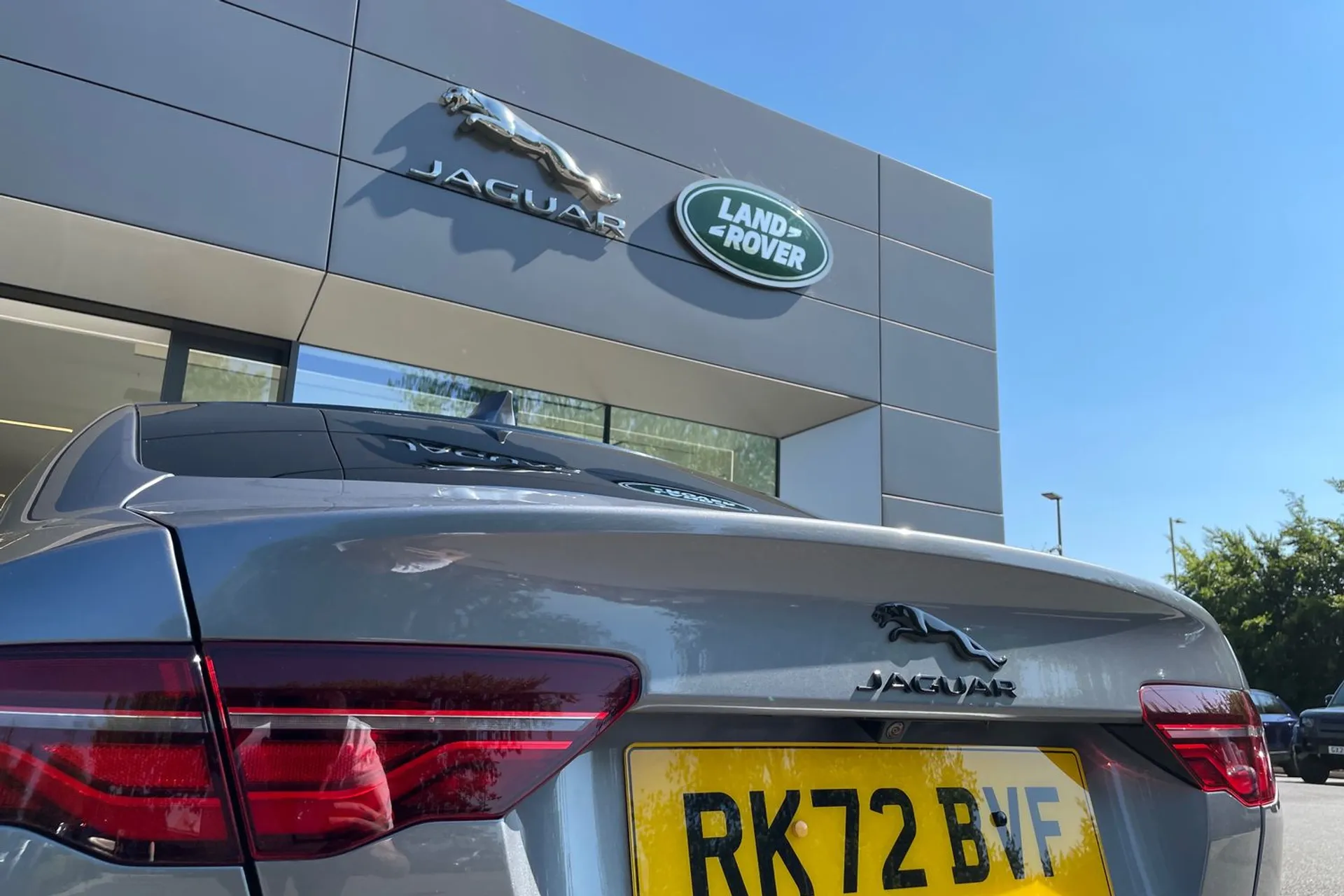Jaguar XE thumbnail image number 31