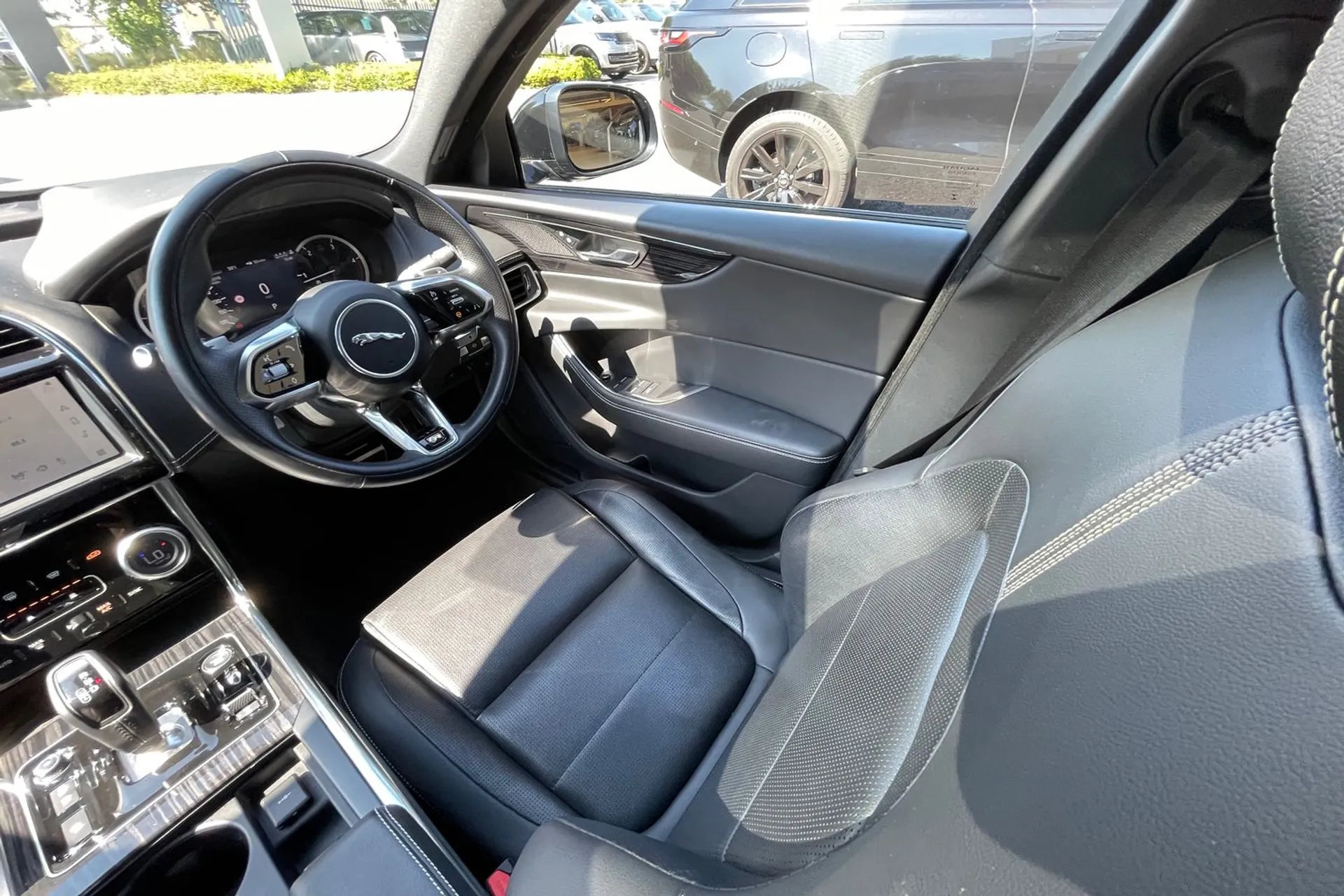 Jaguar XE thumbnail image number 14