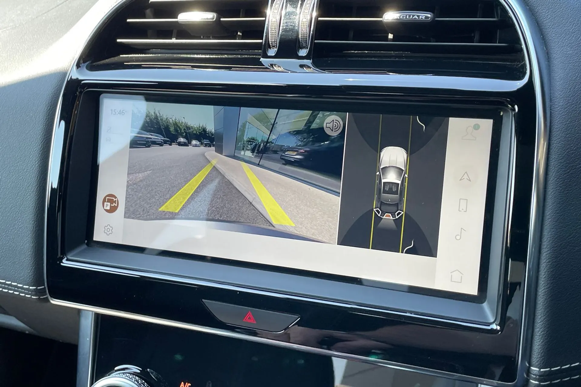 Jaguar XE thumbnail image number 4