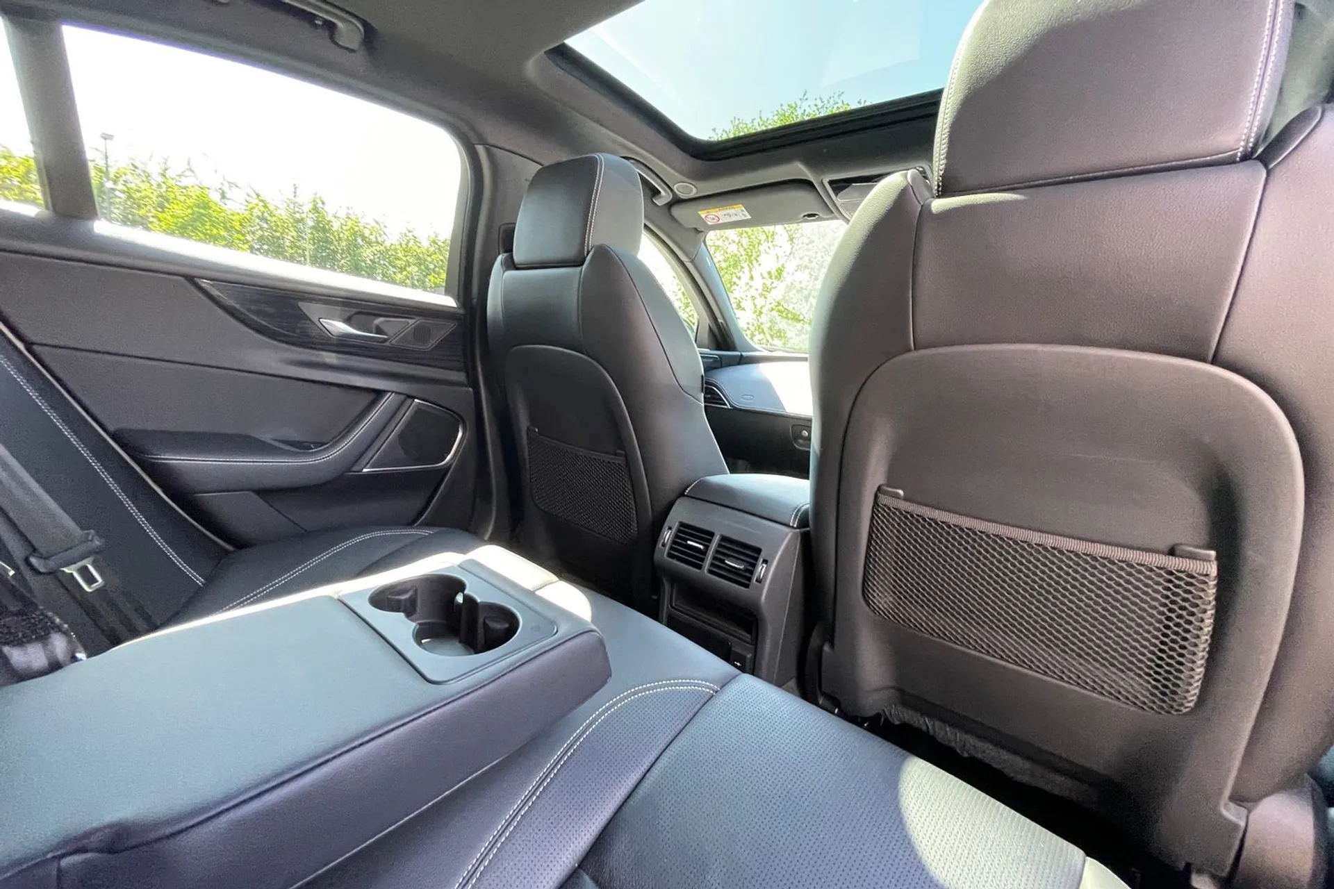 Jaguar XE thumbnail image number 41