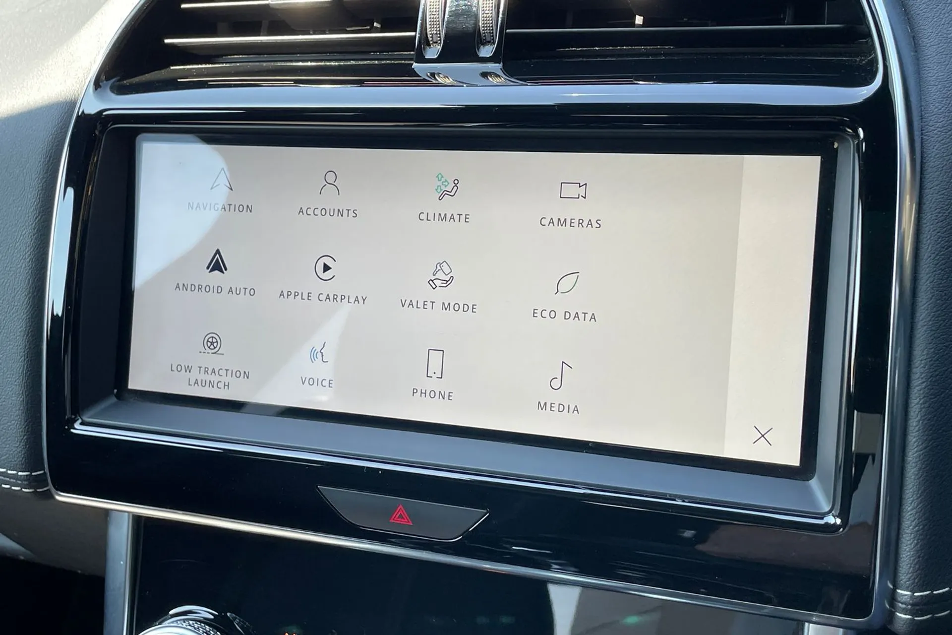 Jaguar XE thumbnail image number 36