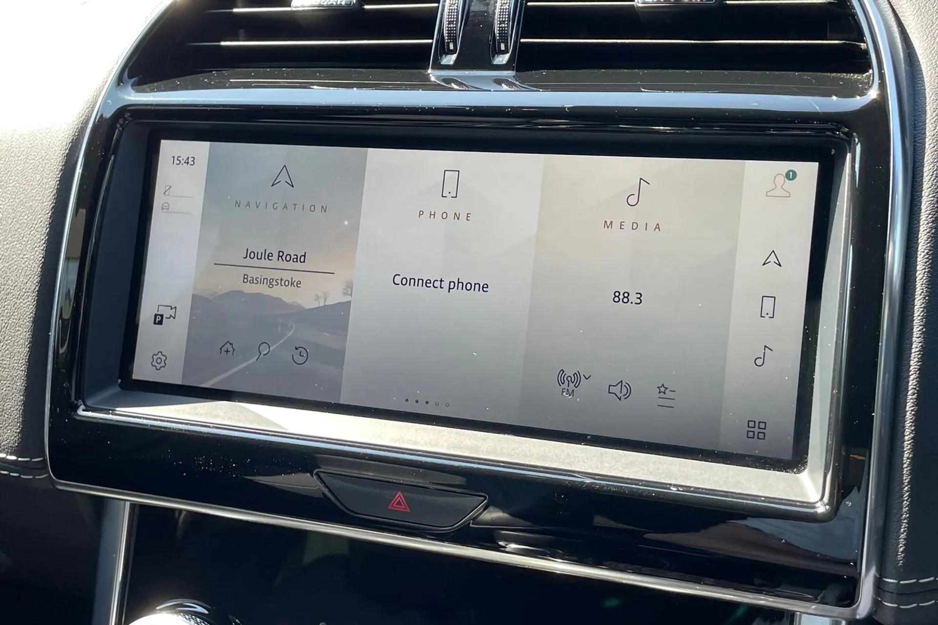 Jaguar XE thumbnail image number 43