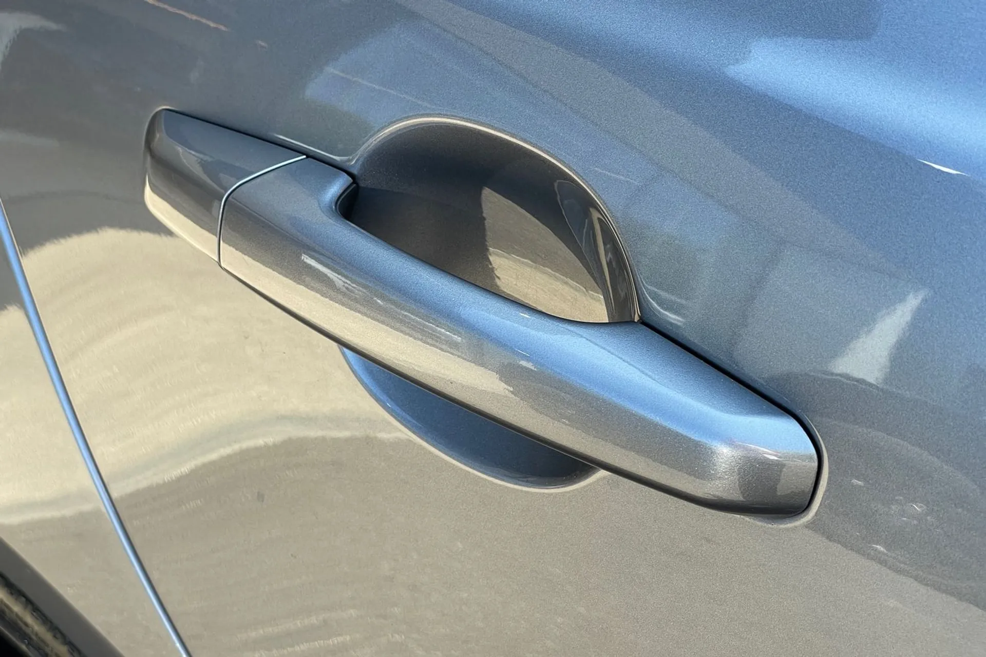 Jaguar XE thumbnail image number 35