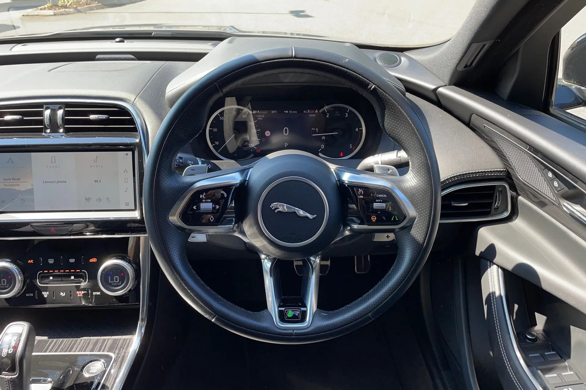 Jaguar XE thumbnail image number 12