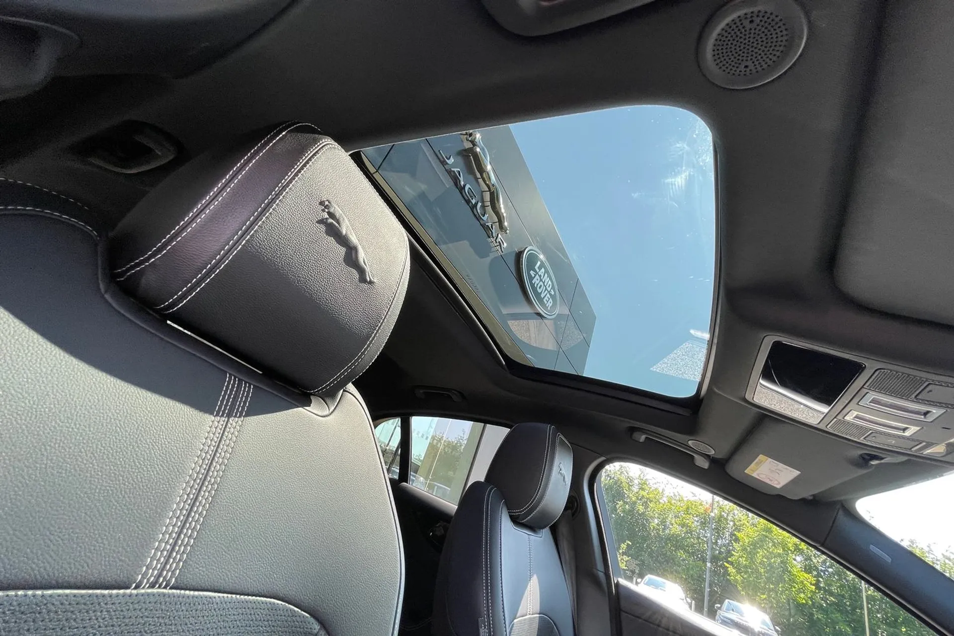 Jaguar XE thumbnail image number 33