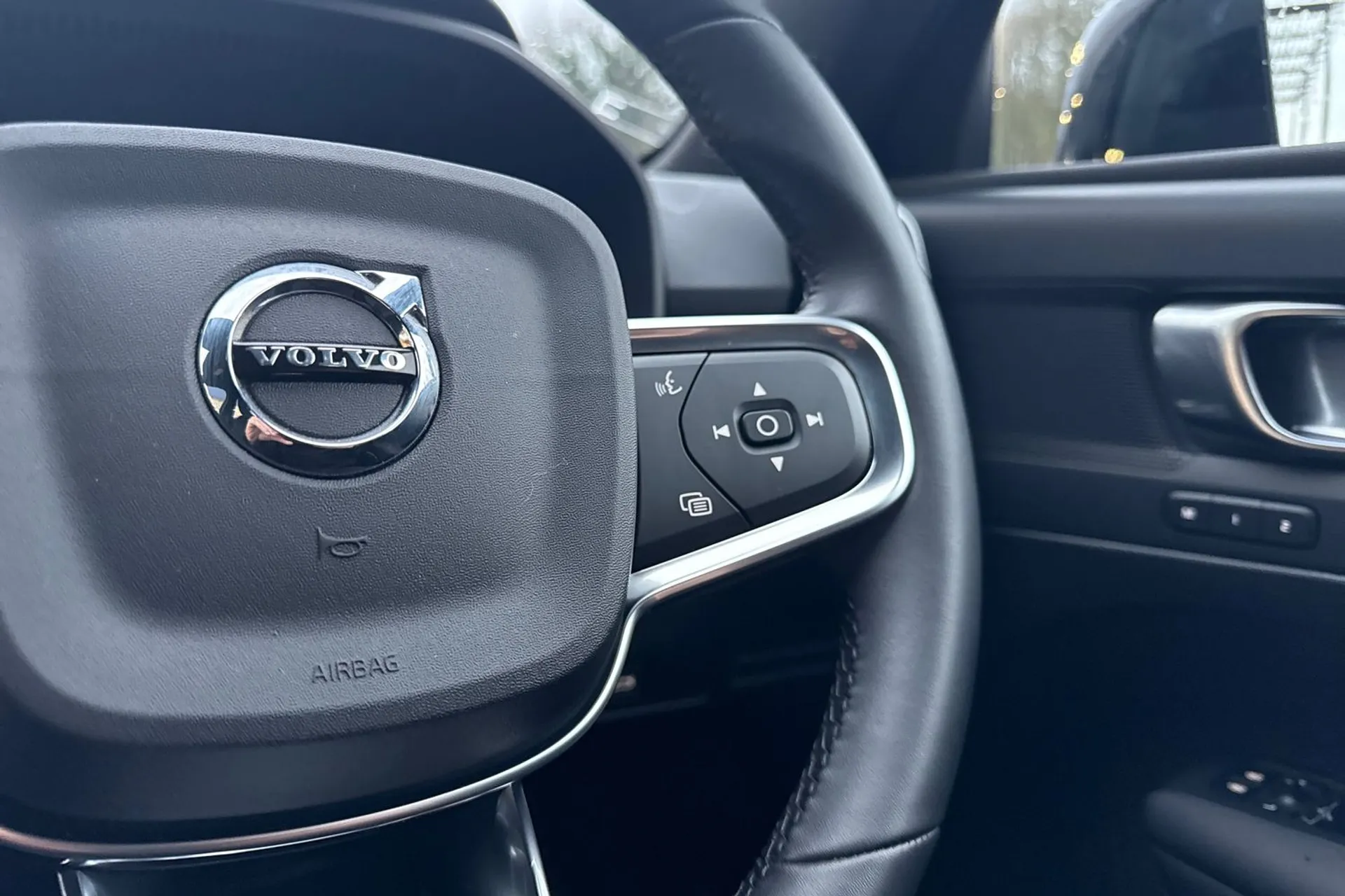 Volvo XC40 thumbnail image number 36