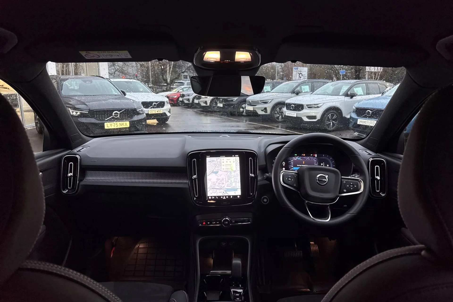 Volvo XC40 thumbnail image number 3