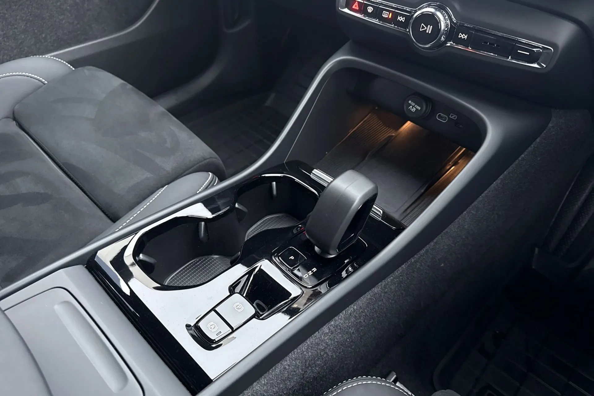 Volvo XC40 thumbnail image number 41