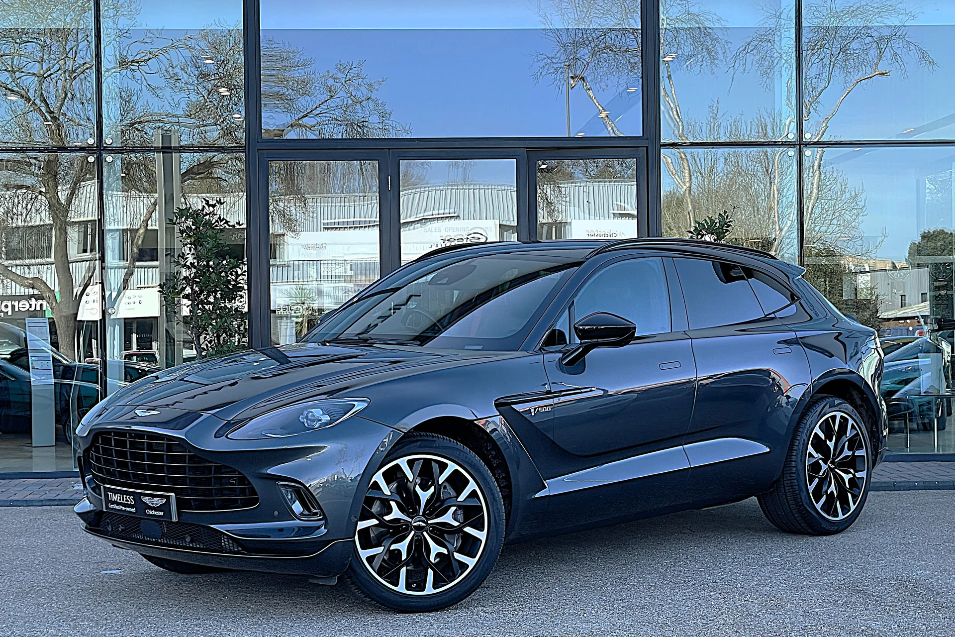 Aston Martin DBX thumbnail image number 3