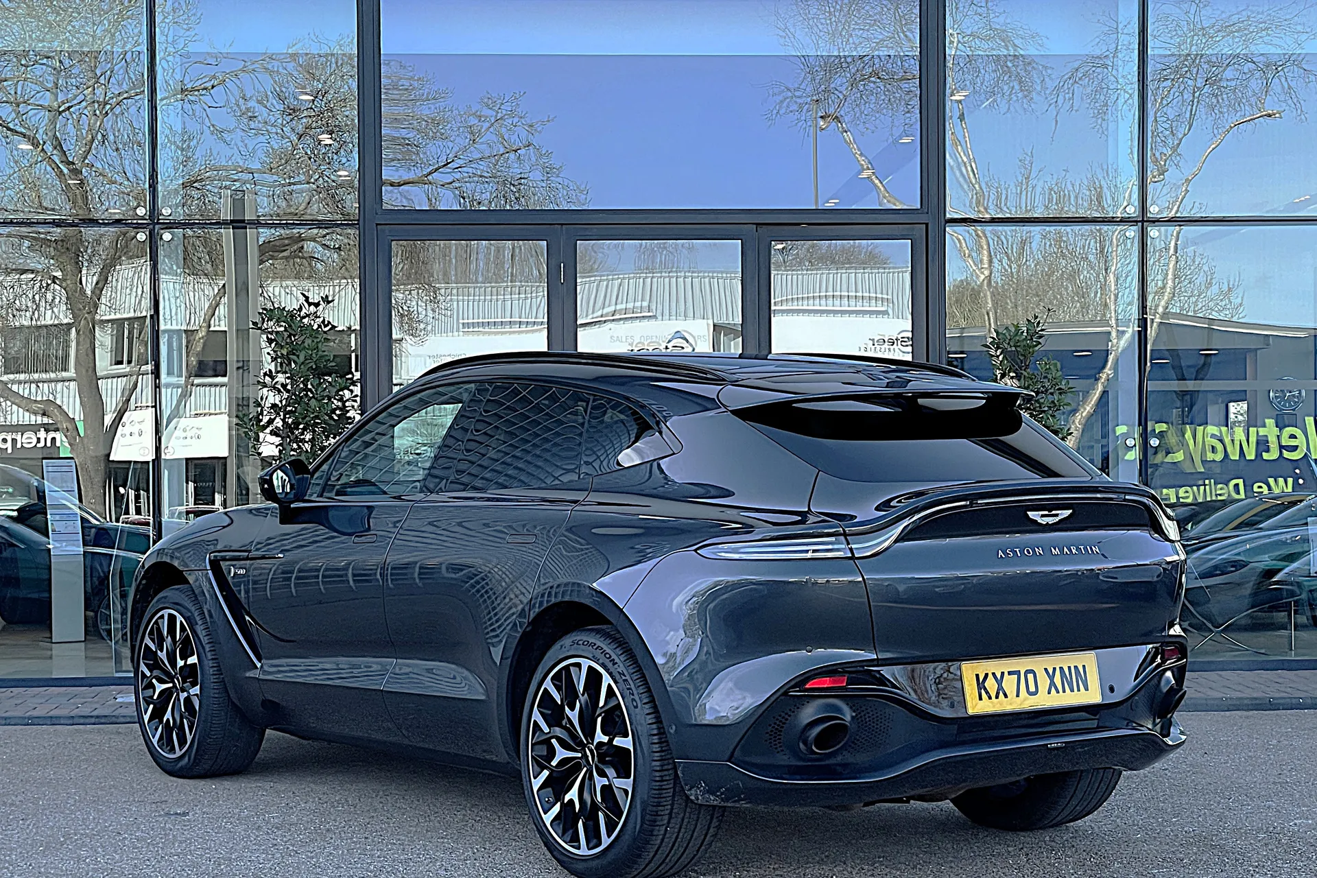 Aston Martin DBX thumbnail image number 8